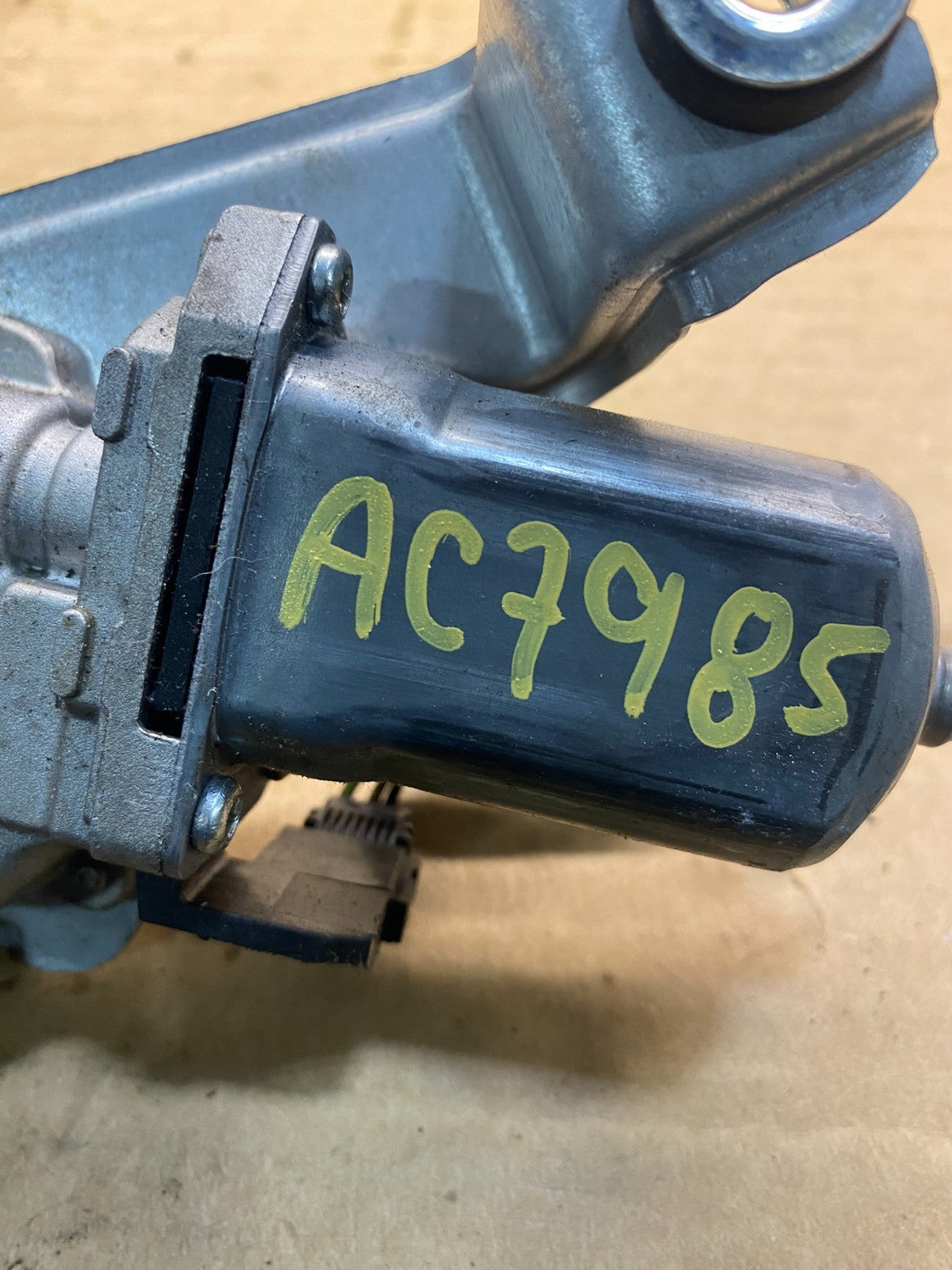 2019 - 2023 Jeep Cherokee Tailgate Back Door Rear Wiper Motor Wiper AC7985 DG6