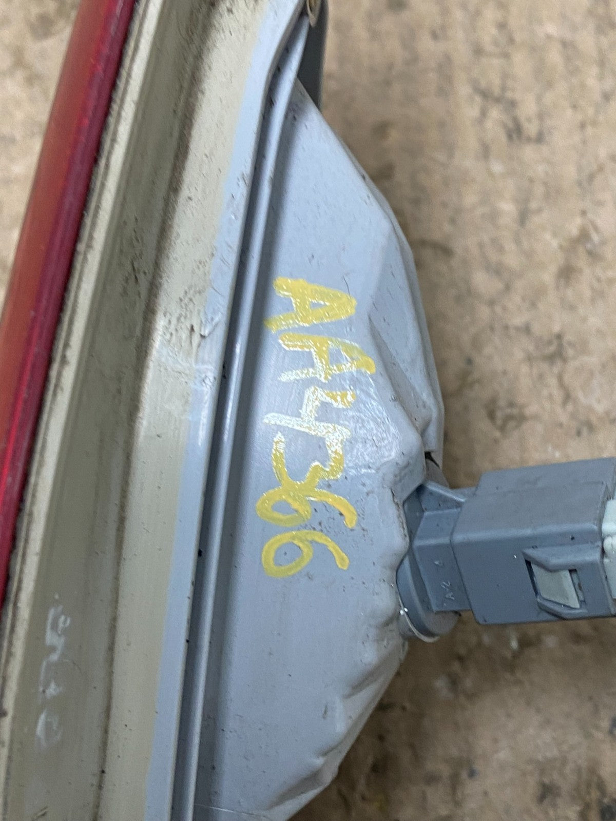 2003 to 2004 Toyota Avalon Right Passenger RH Inner Tail Light OEM AA43666