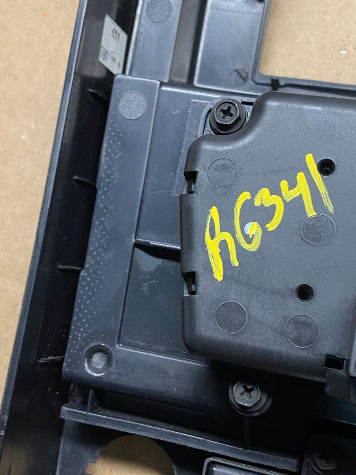 2008 to 2012 Jeep Liberty Dash Climate Temperature Control Radio Bezel R6341 DG7
