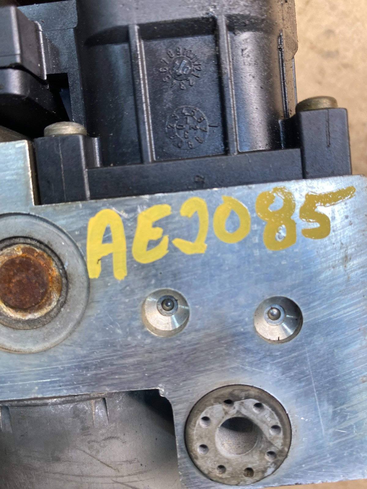 2004 2005 Dodge Durango ABS Anti Lock Brake Pump AE2085 DW7