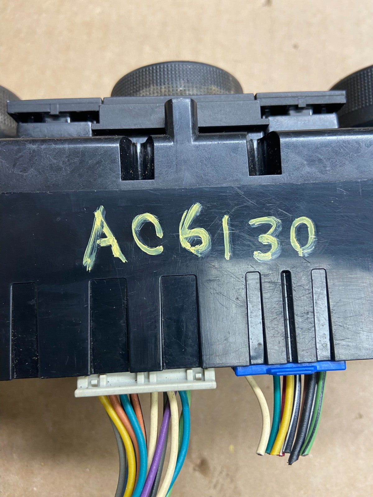 2007 to 2009 Chevrolet Equinox A/C Heater Climate Control Panel Bezel AC6130 DG5