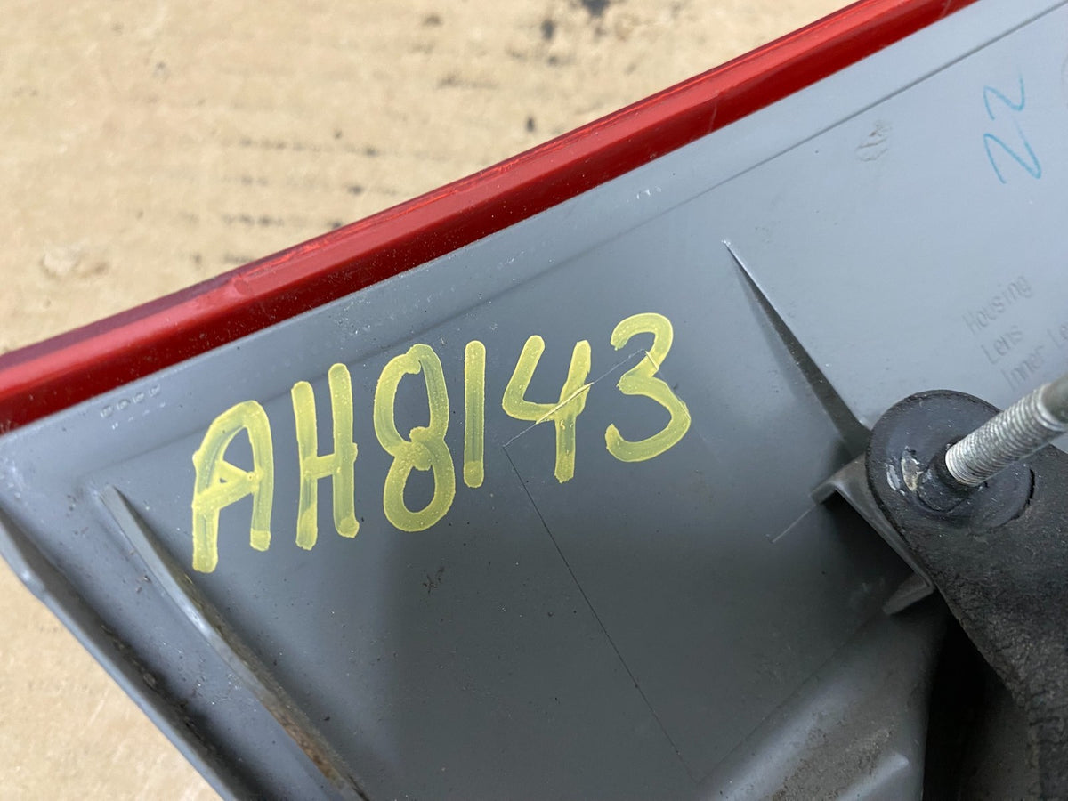 2006 to 2010 Toyota Sienna Right Passenger RH Inner Tail Light AH8143 DW6