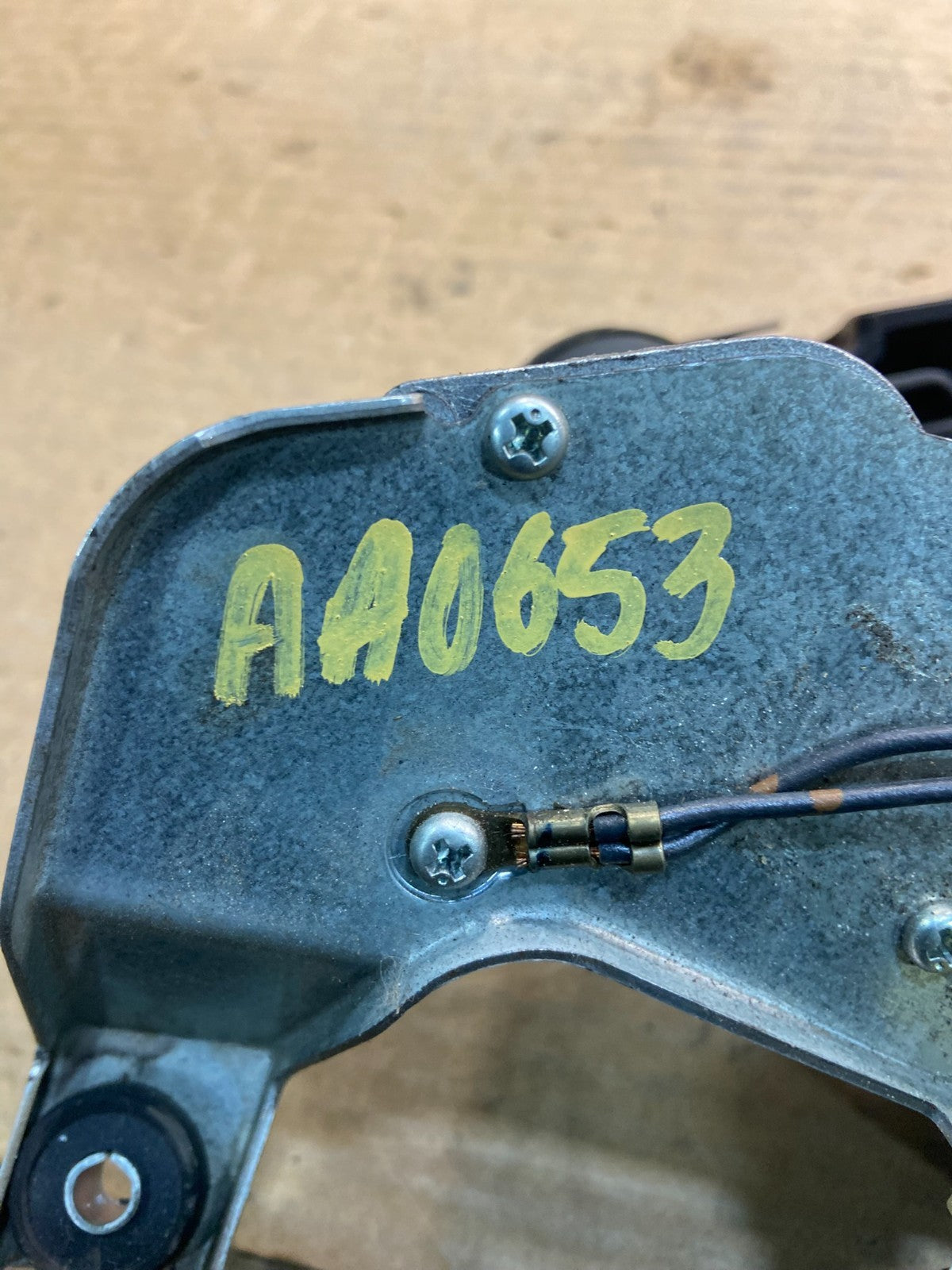2005 to 2009 Subaru Legacy Outback Rear Windshield Wiper Motor AA06536