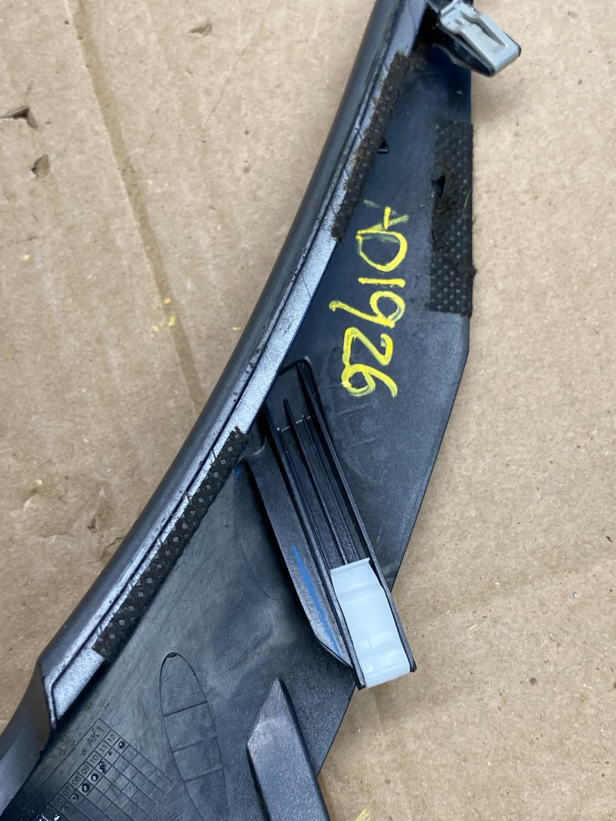 2014-2016 Hyundai Elantra Center Right Garnish Trim Bezel Air Vent AD1926 DG6