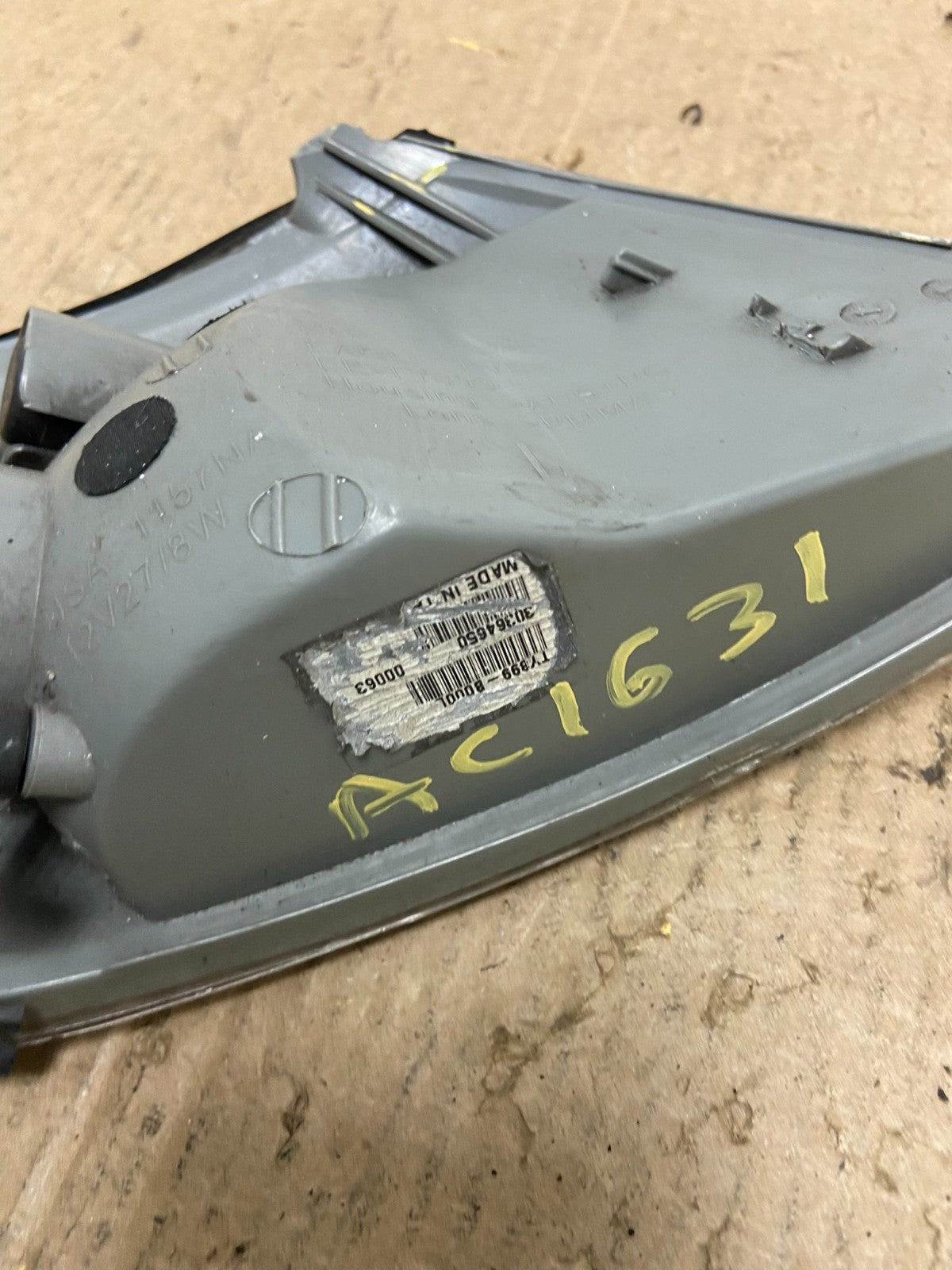 2000 to 2001 Lexus ES300 Left Driver LH Side Turn Signal AC1631 DW9