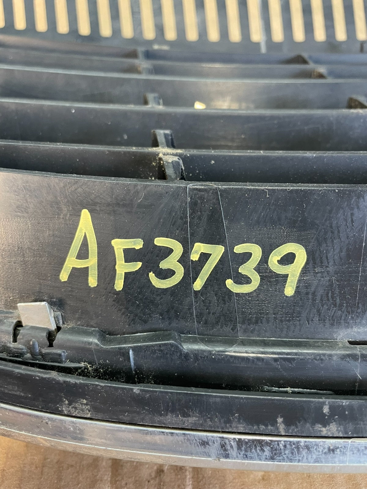 2009 to 2011 Volkswagen Tiguan Front Upper Grill Grille af3739 DG5