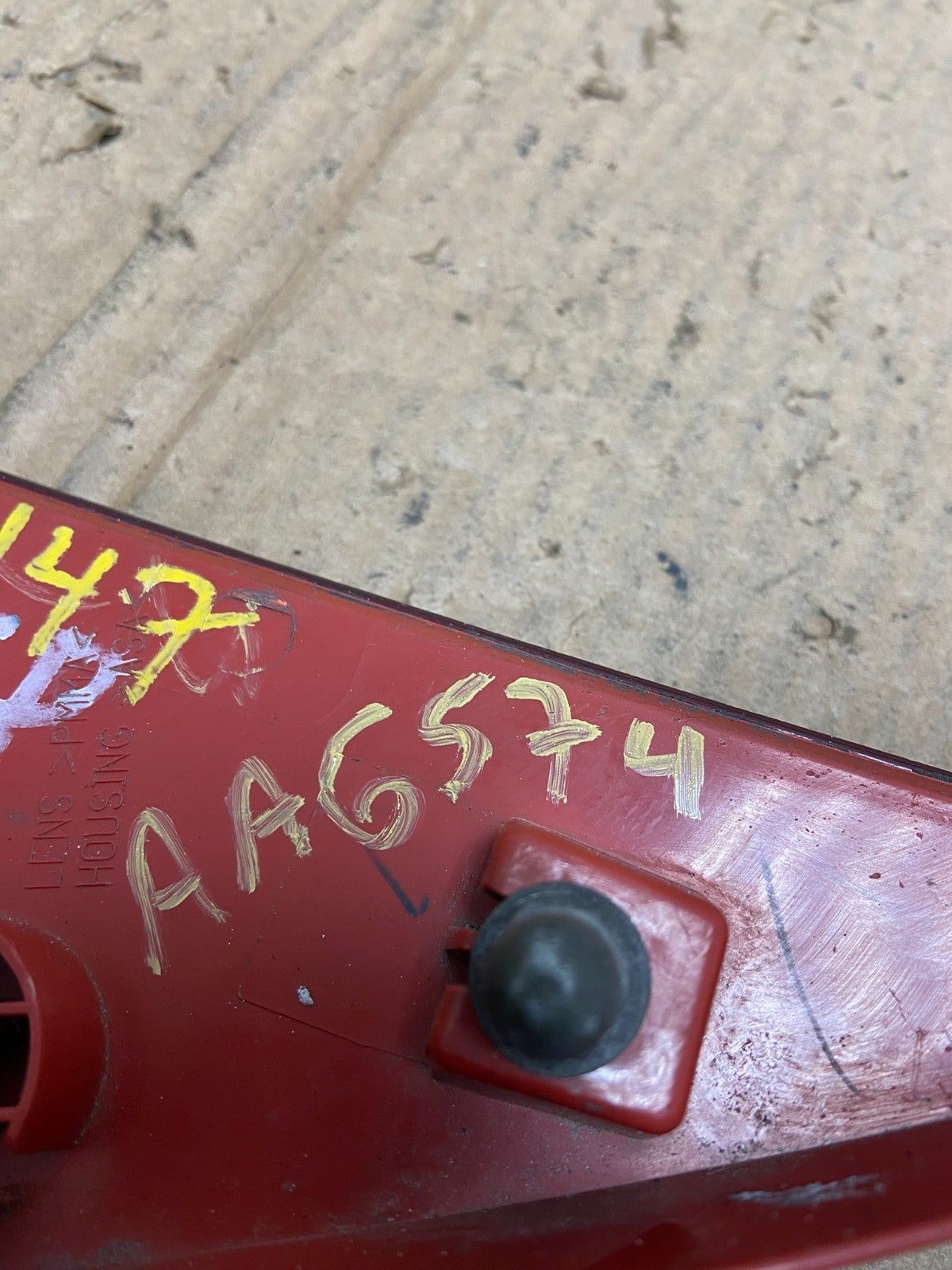 2006-2008 Mitsubishi Endeavor Right Passenger Side Tail Light Inner Oem AA65746