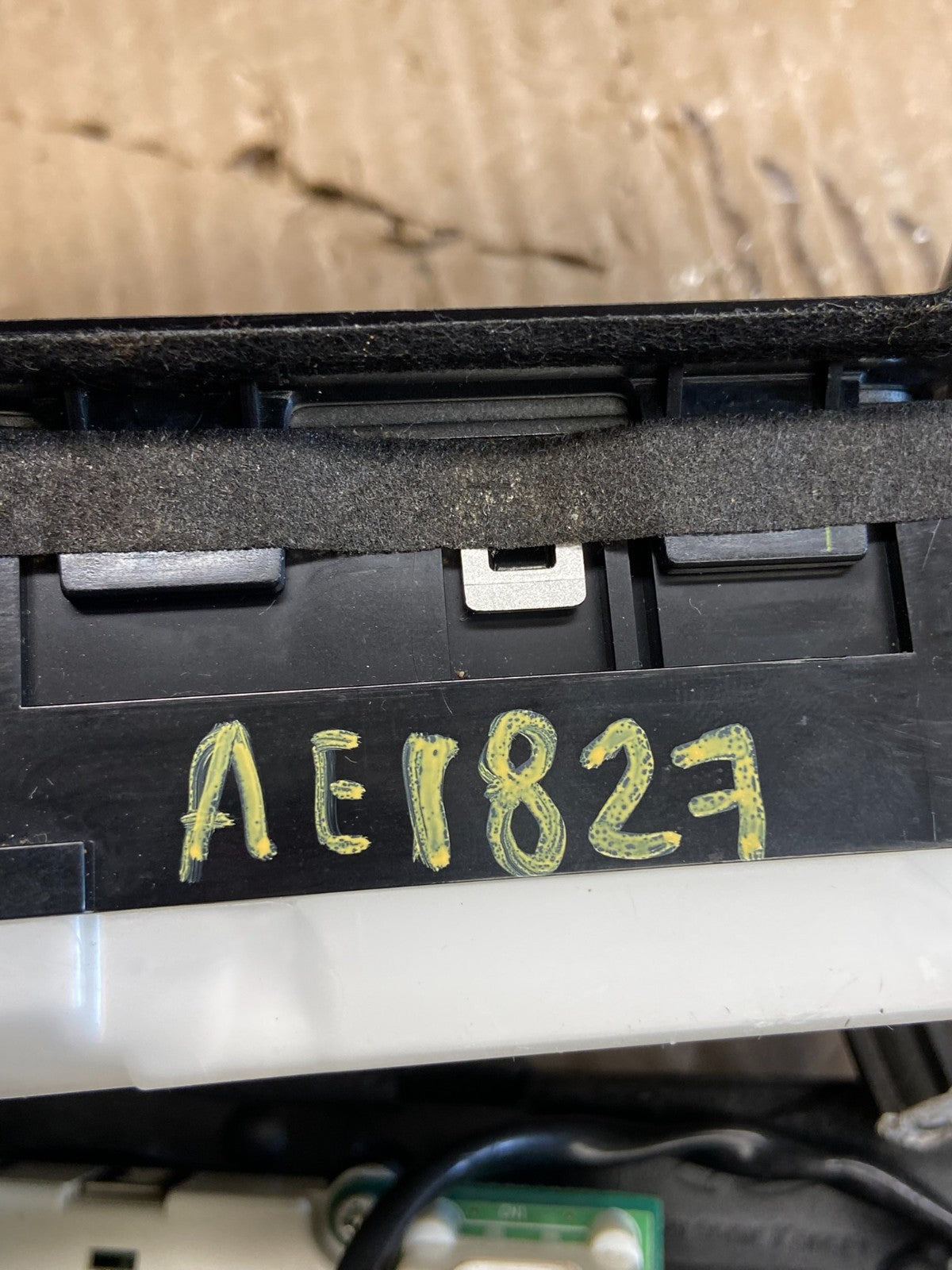2010 to 2013 Infiniti G37 Radio Player Climate Control Panel Bezel AE1827 DG6