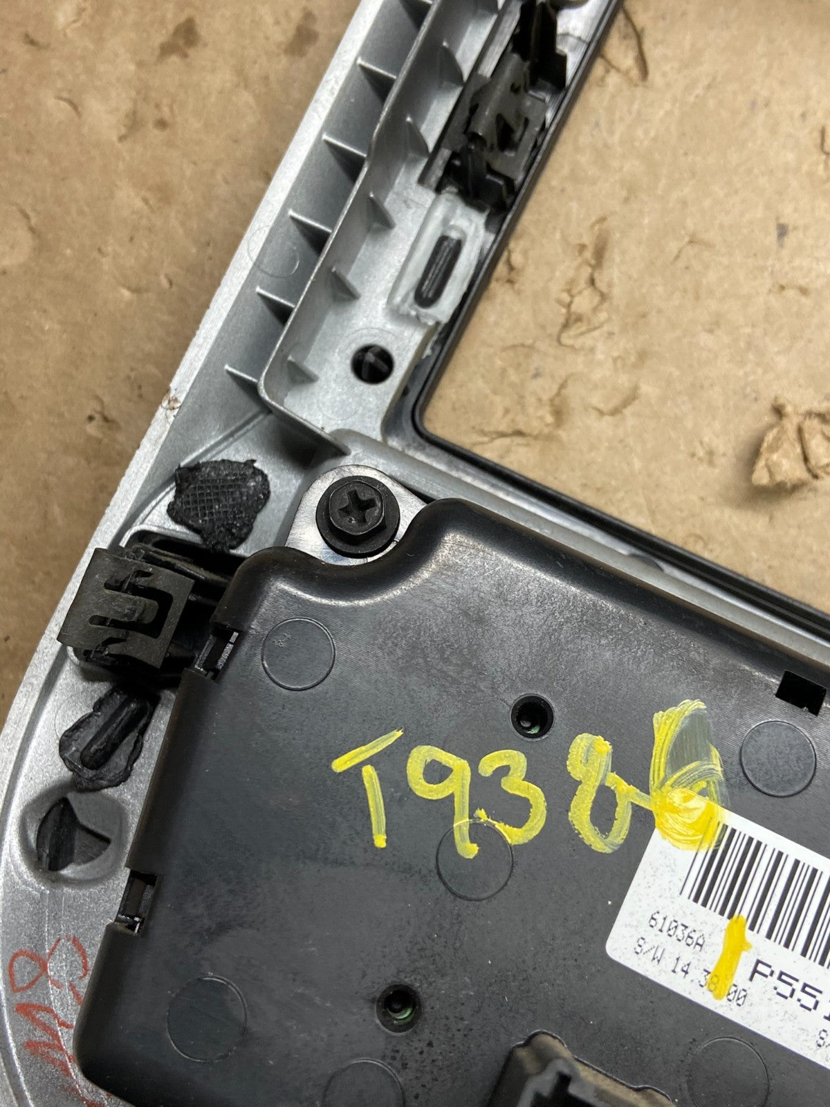 2011 to 2017 Jeep Compass Dash Climate Temperature Control Radio Bezel T9386 DG7