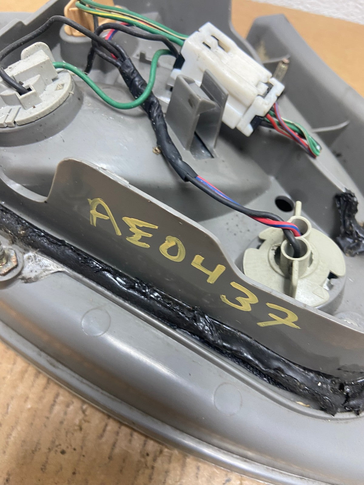 2002 2003 Nissan Maxima Right Passenger RH Side Tail Light AE0437 LK9