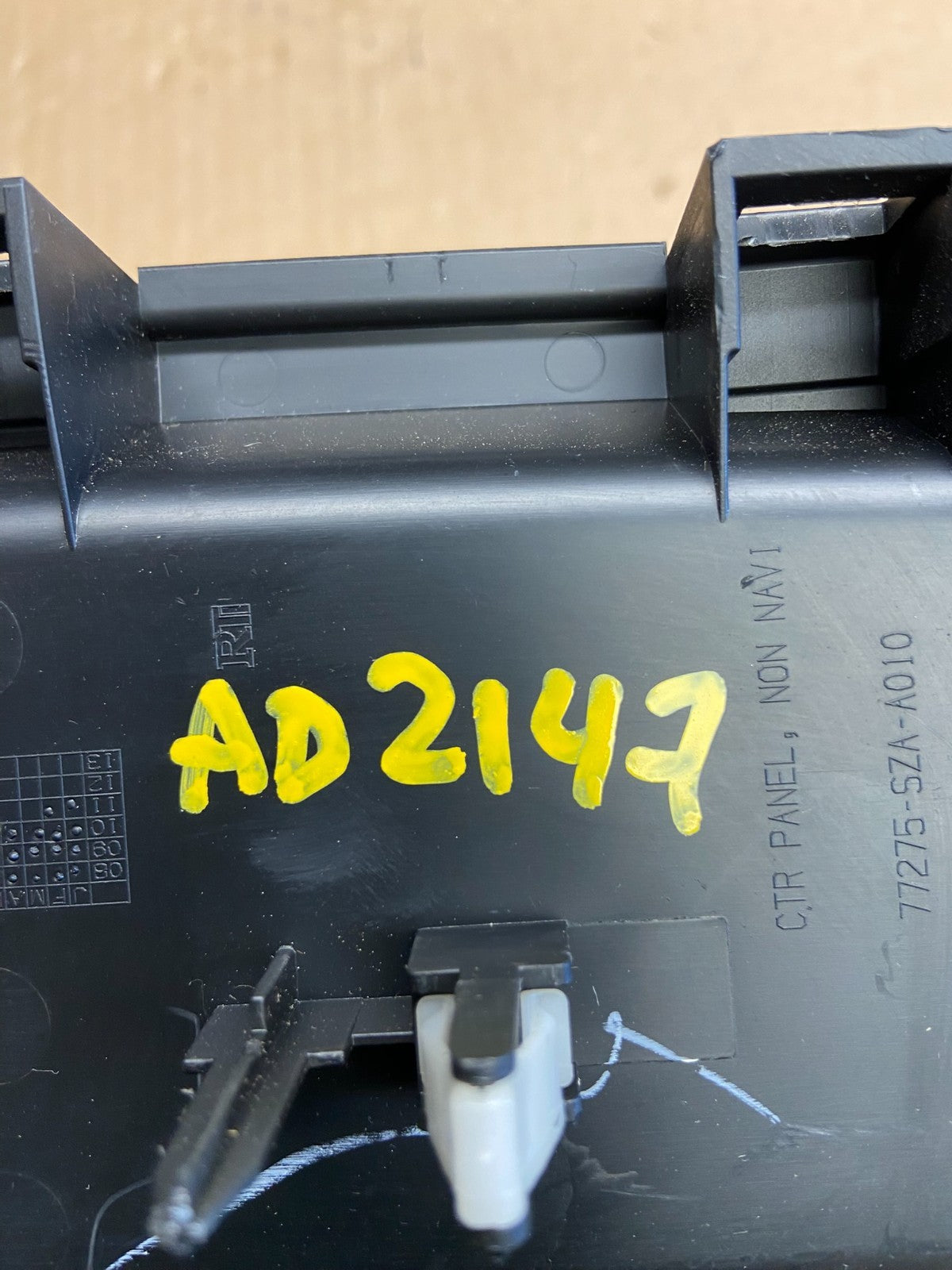 2009 to 2011 Honda Pilot Information Display Screen AD2147 DG7