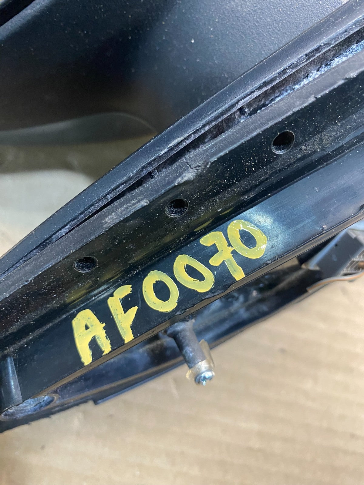 2011 to 2014 Kia Sedona Right Passenger RH Side Door Mirror AF0070 DW11