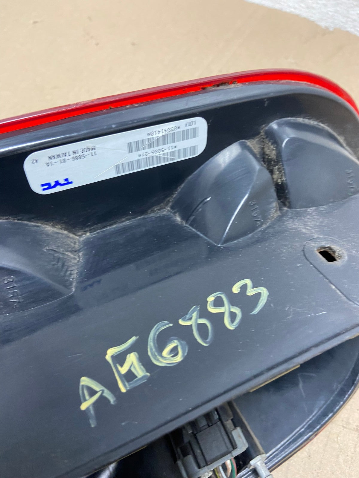2002 2003 2004 Jeep Liberty Left Driver LH Side Tail Light DEPO AG6883 LK8