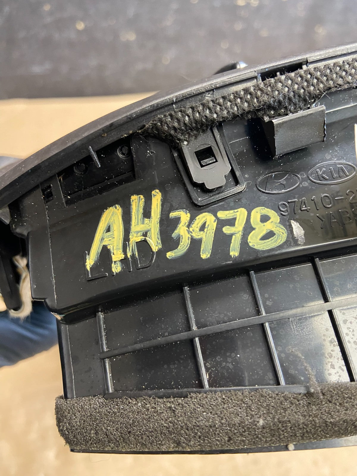2007 to 2009 Hyundai Santa Fe Center Dashboard Air Vent AH3978 DG6