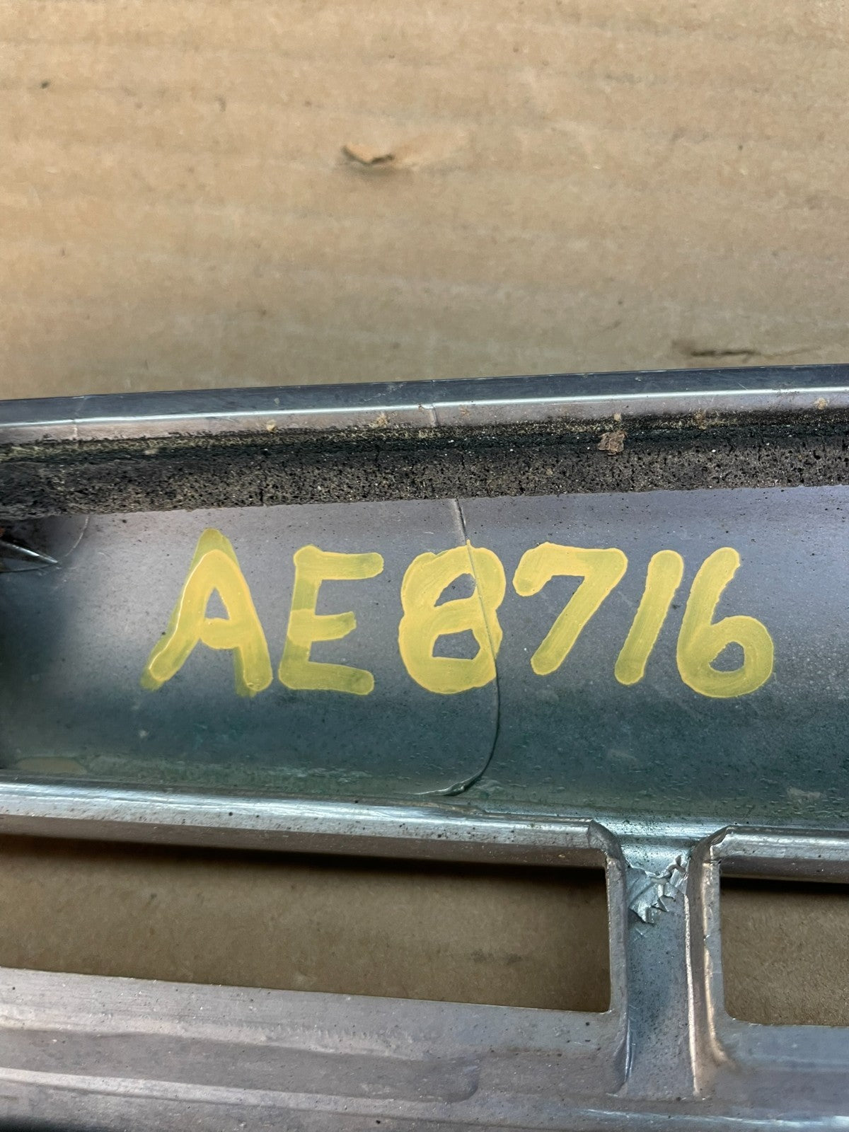 2003 to 2011 Ford Crown Victoria Front Upper Grille Grill Chrome AE8716 DG5