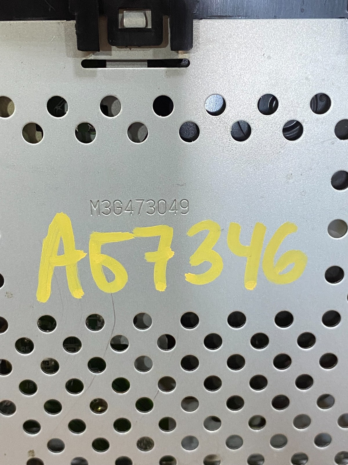 2004 to 2007 Toyota Highlander Climate Control Screen Radio Bezel AG7346 DG8