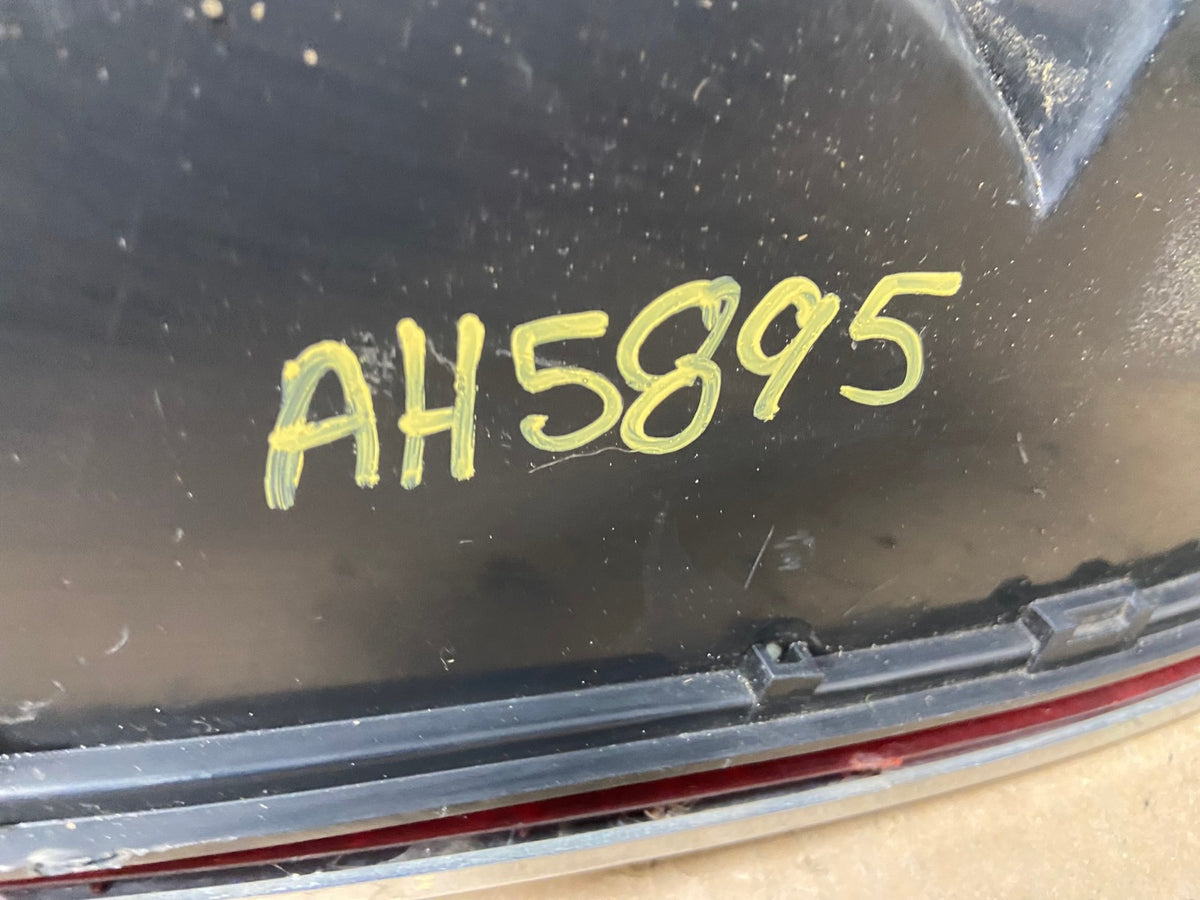 1998-2003 Ford Crown Victoria Left Driver Lh Side Tail Light AH5895 LK6