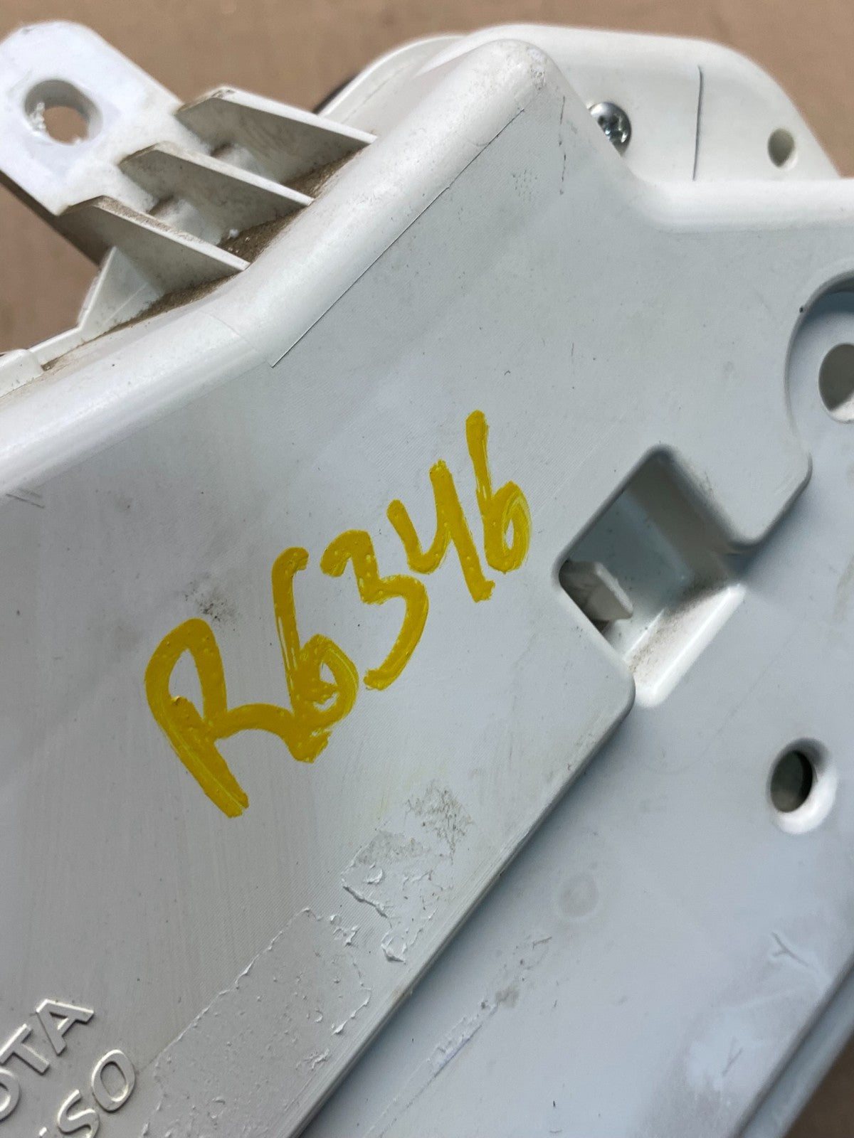2006 Toyota Sienna Speedometer Cluster Gauge R6346 DG8