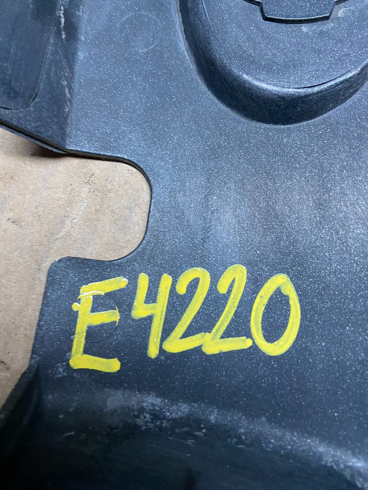 2001 to 2004 Nissan Pathfinder Engine Cover Ornament E4220 DG19