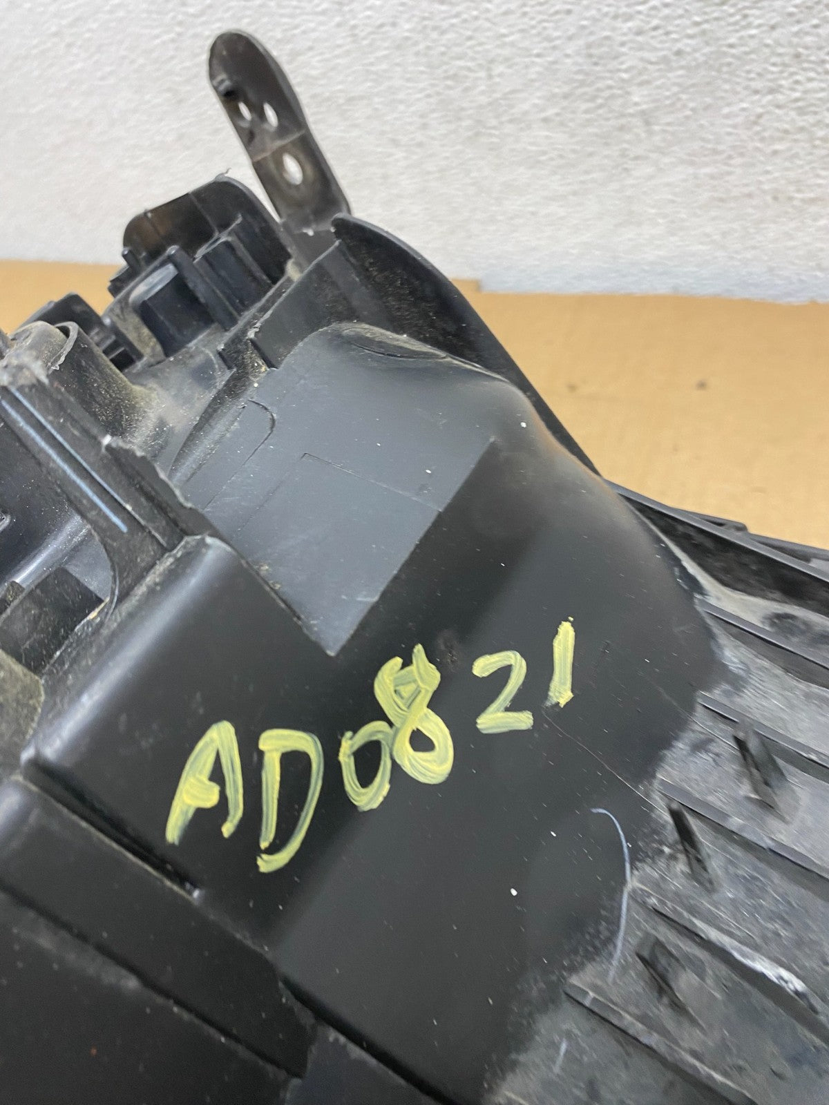 2009-2011 Nissan Cube Left Driver LH Side Headlight Halogen AD0821 DW9