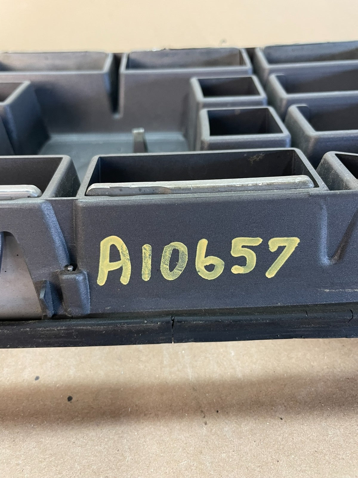 2003 to 2013 Volvo XC90 Front Upper Grill Grille AI0657 DG5