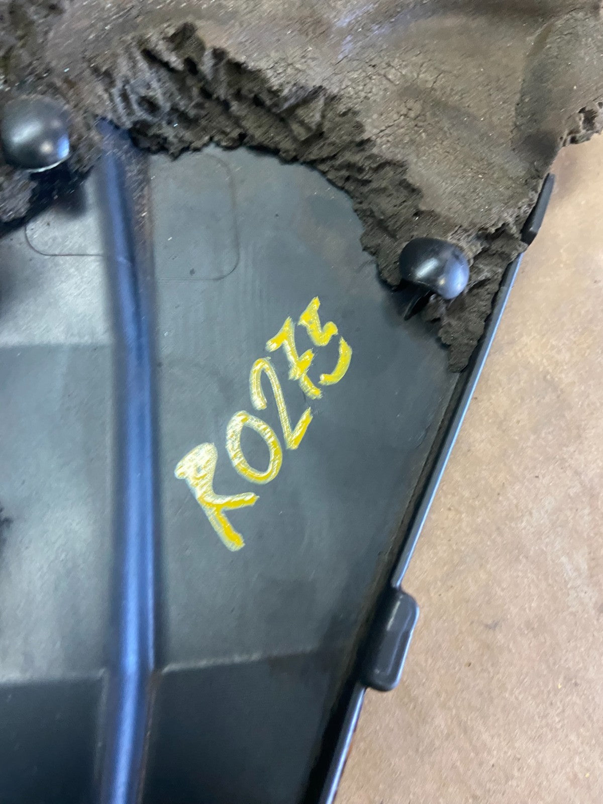 2008 to 2015 Volvo XC70 3.2L Engine Motor Top Upper Cover Panel R02758