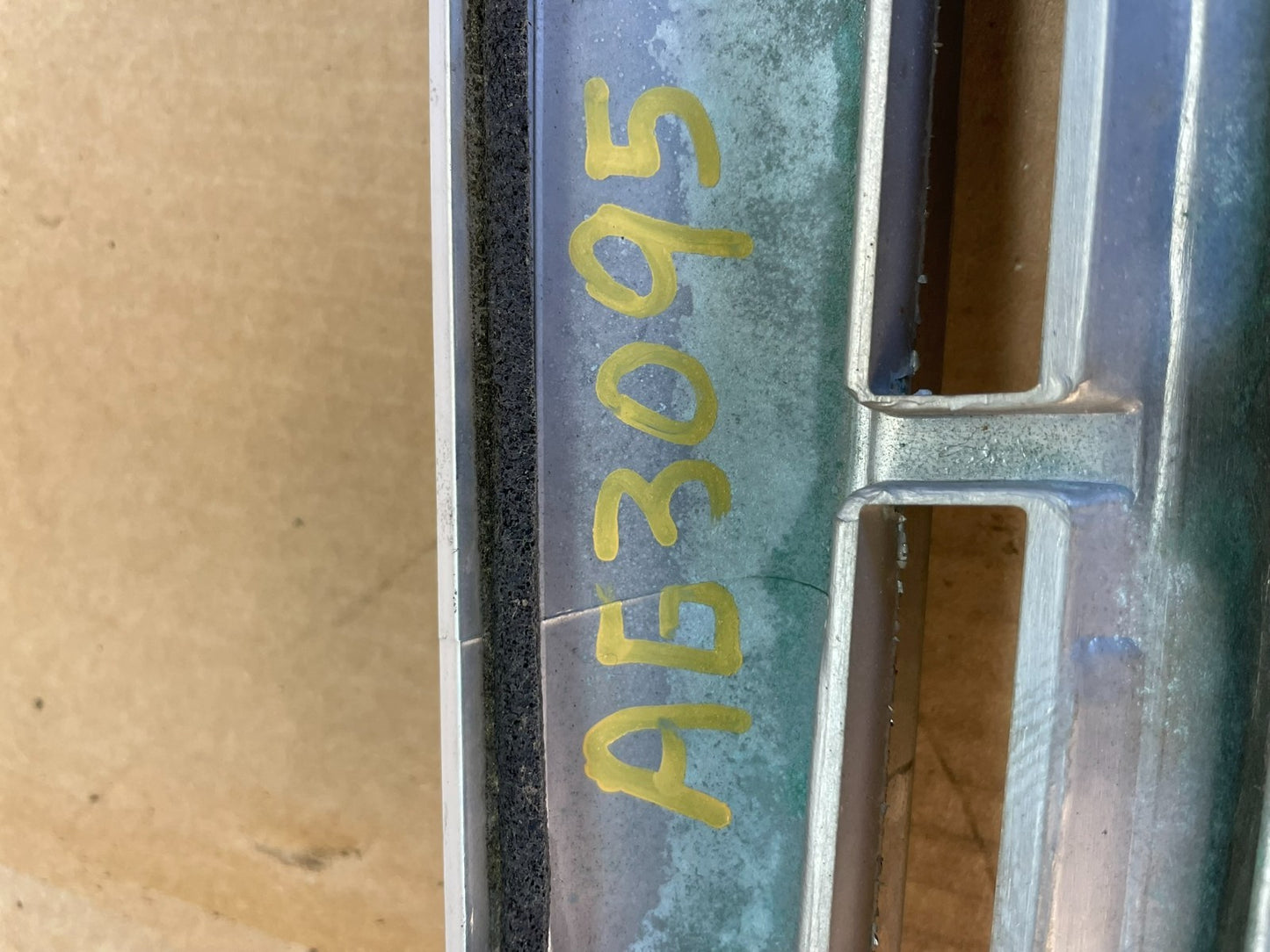 2003 to 2011 Ford Crown Victoria Front Upper Grille Grill Chrome AG3095 DG5