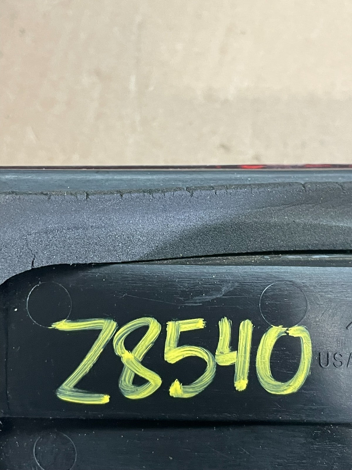1995 to 1996 Subaru Legacy Wagon Trunk Mounted Center Tail Light Panel z8540 DG13