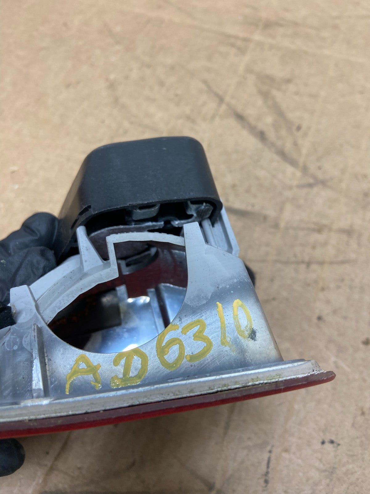 2003-2006 BMW 330I E46 Coupe Right Passenger Side Tail Light Inner AD6310 DW8