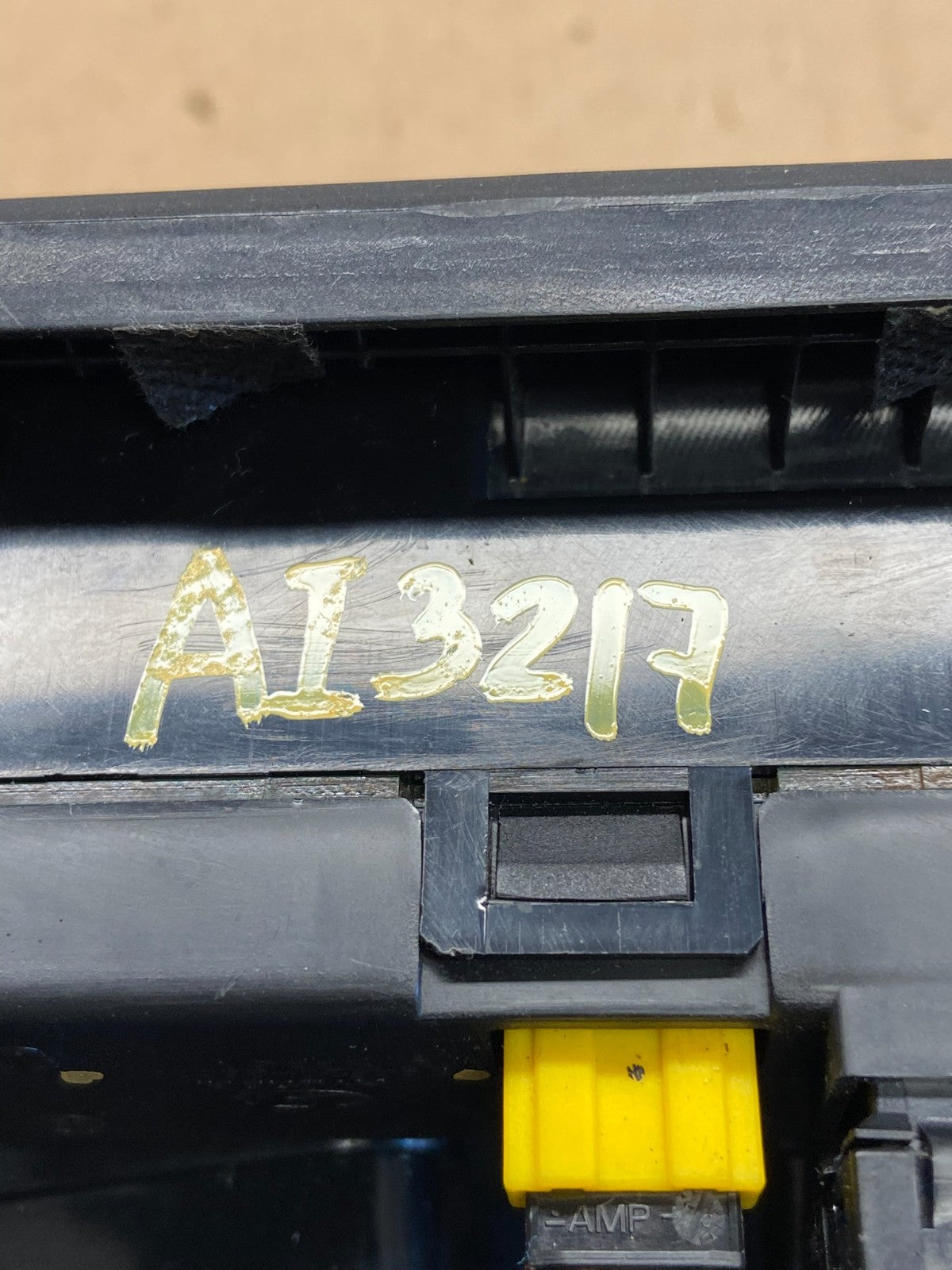 2005 to 2006 Hyundai Santa Fe Center Dashboard Radio Bezel Trim AI3217 DG5