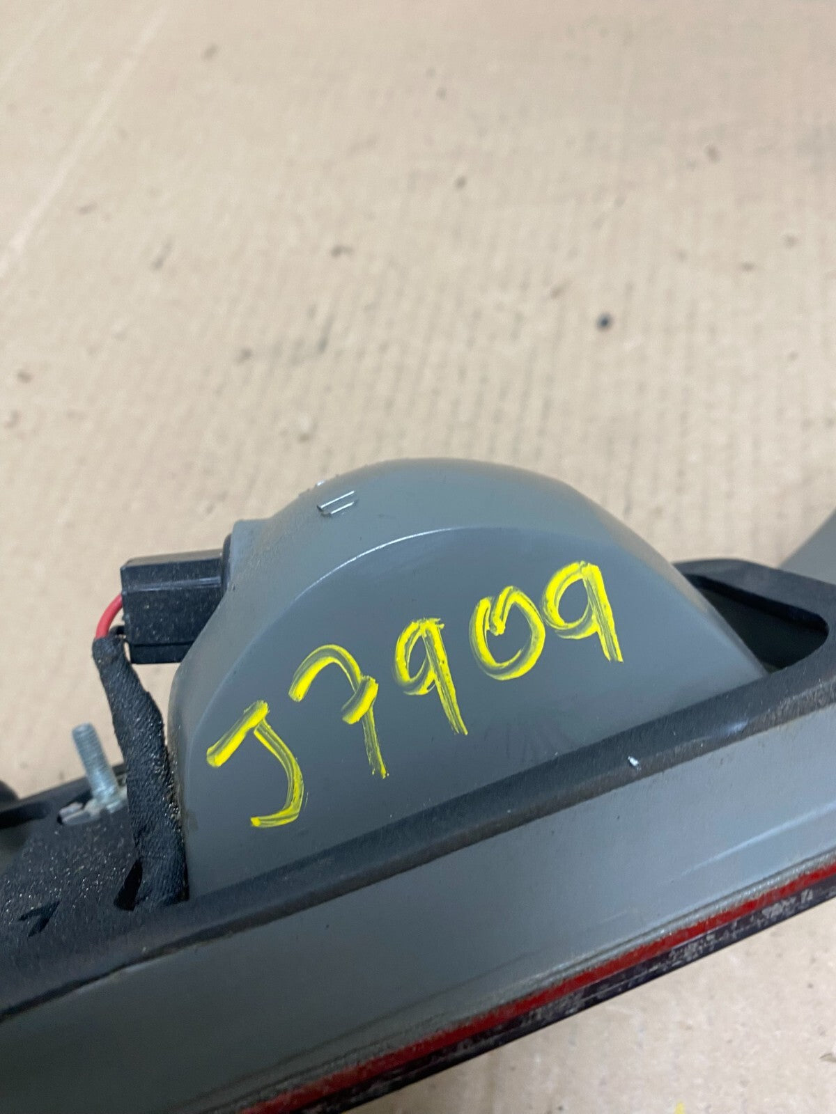 1997 1998 1999 Toyota Camry Tail Light Inner Left Driver LH Inner Oem J7909 DW8