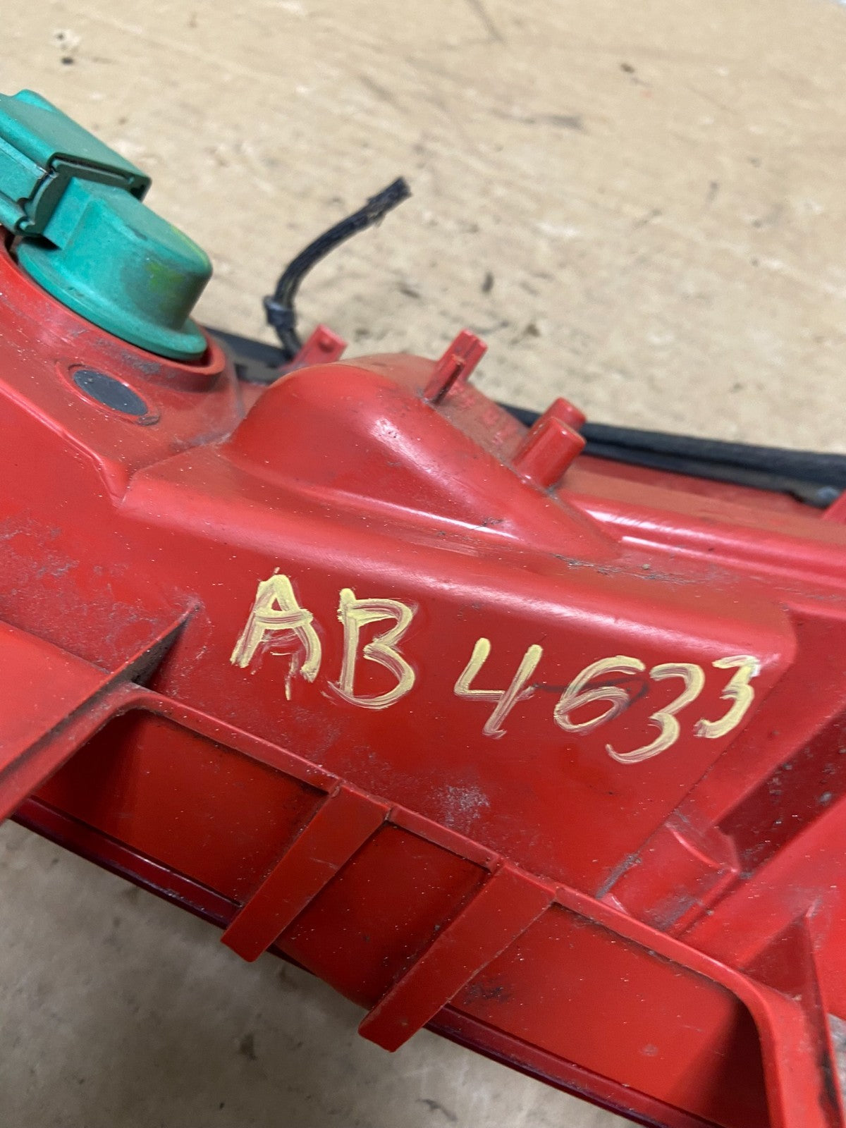 2010 to 2016 Cadillac Srx Right Passenger Rh Side Tail Light OEM AB4633 LK8