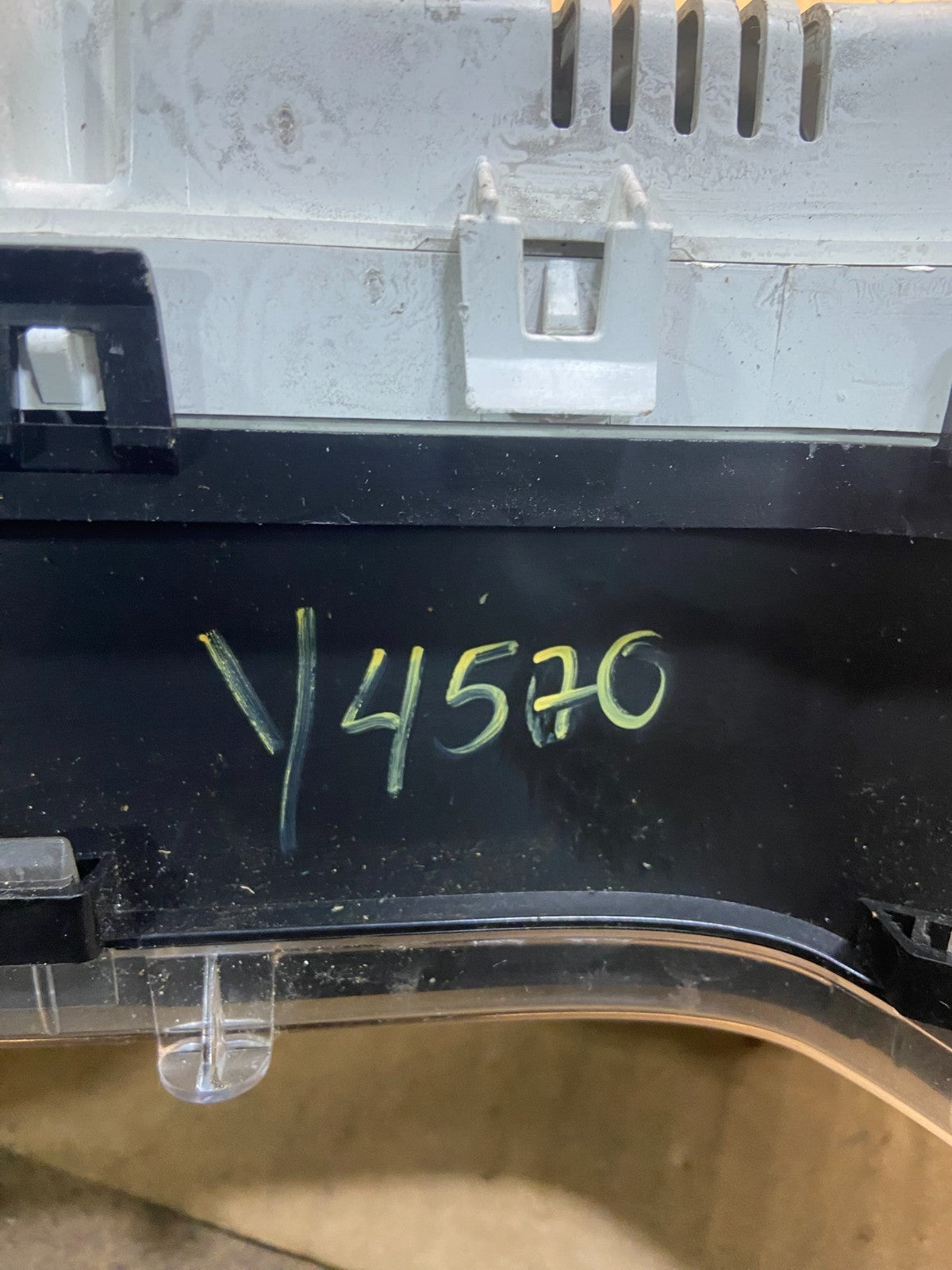 2010 Ford E150 E250 E350 VAN Gauge Speedometer Cluster z0301 DG9