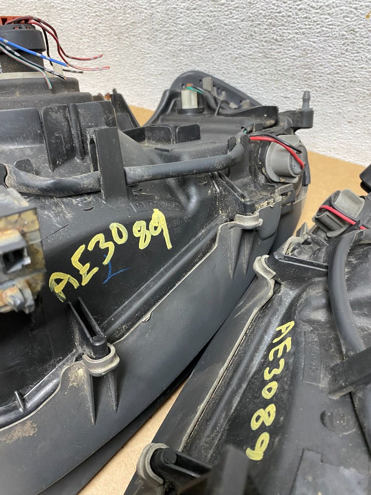 2002 2003 2004 Nissan Xterra Left+Right Side Headlights AE3089 DW10