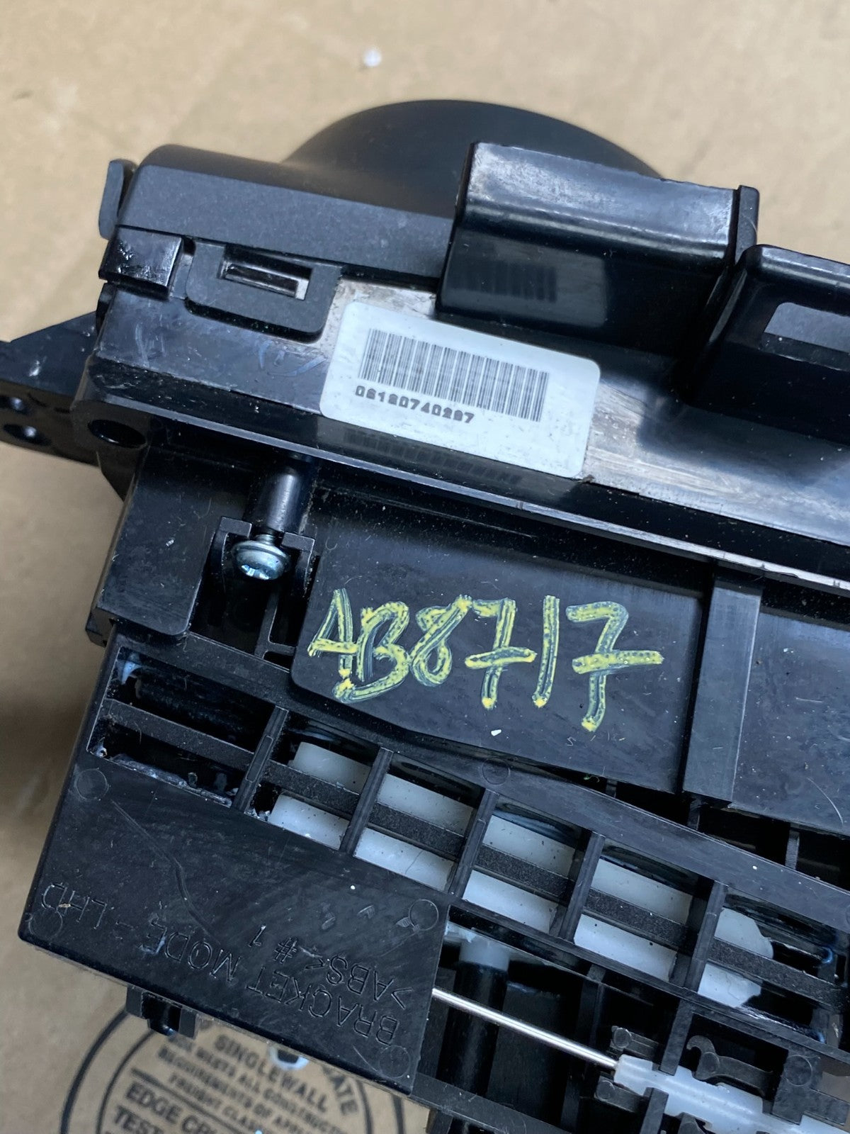 2018 - 2021 Hyundai Kona Temperature Climate Control Panel 97250-j9060 AB8717 DG6