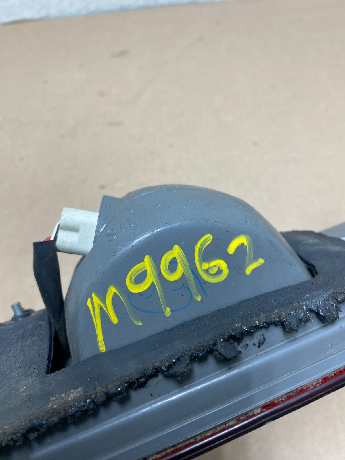 1997 1998 1999 Toyota Camry Tail Light Inner Left Driver LH Inner Oem M9962 DW6