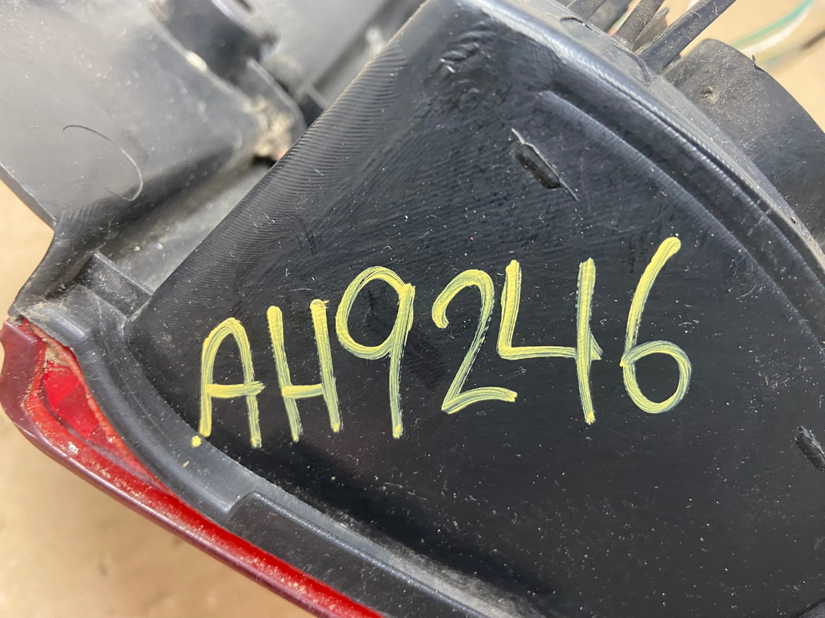 2002 2003 2004 Honda Crv Cr-v Left Driver Lh Tail Light AH9246 LK6