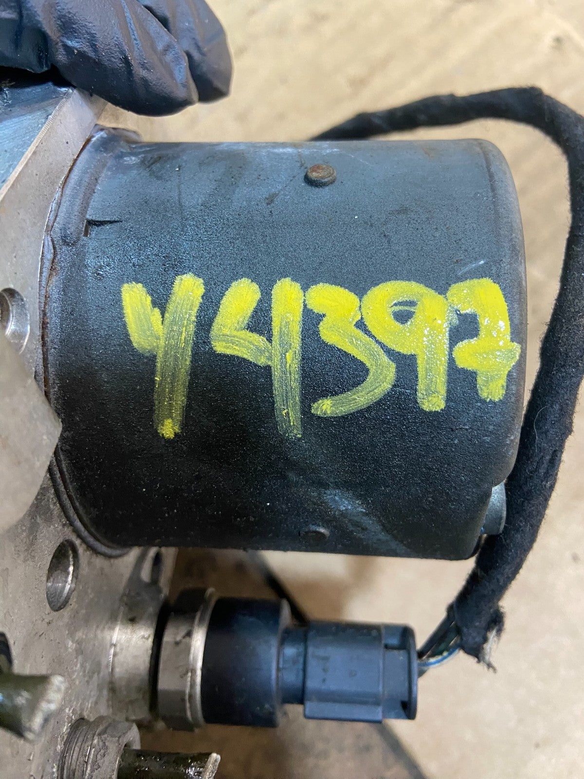 2016 - 2018 Kia Sorento ABS Anti-Lock Brake Pump 6758969 OEM Y4397 DG8