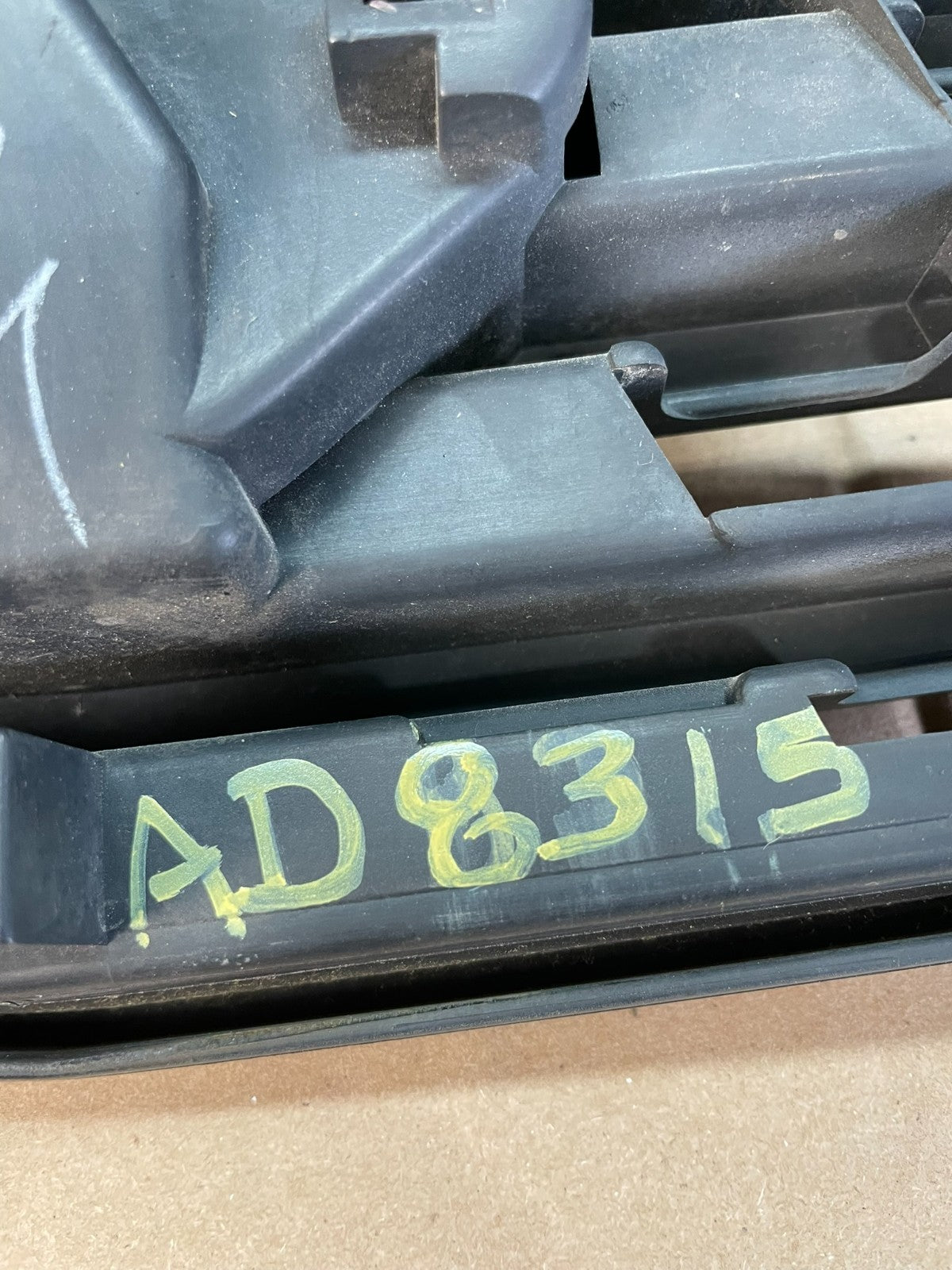2002 2003 2004 Infiniti I35 Sedan Front Upper Grill Grille AD8315 DG6