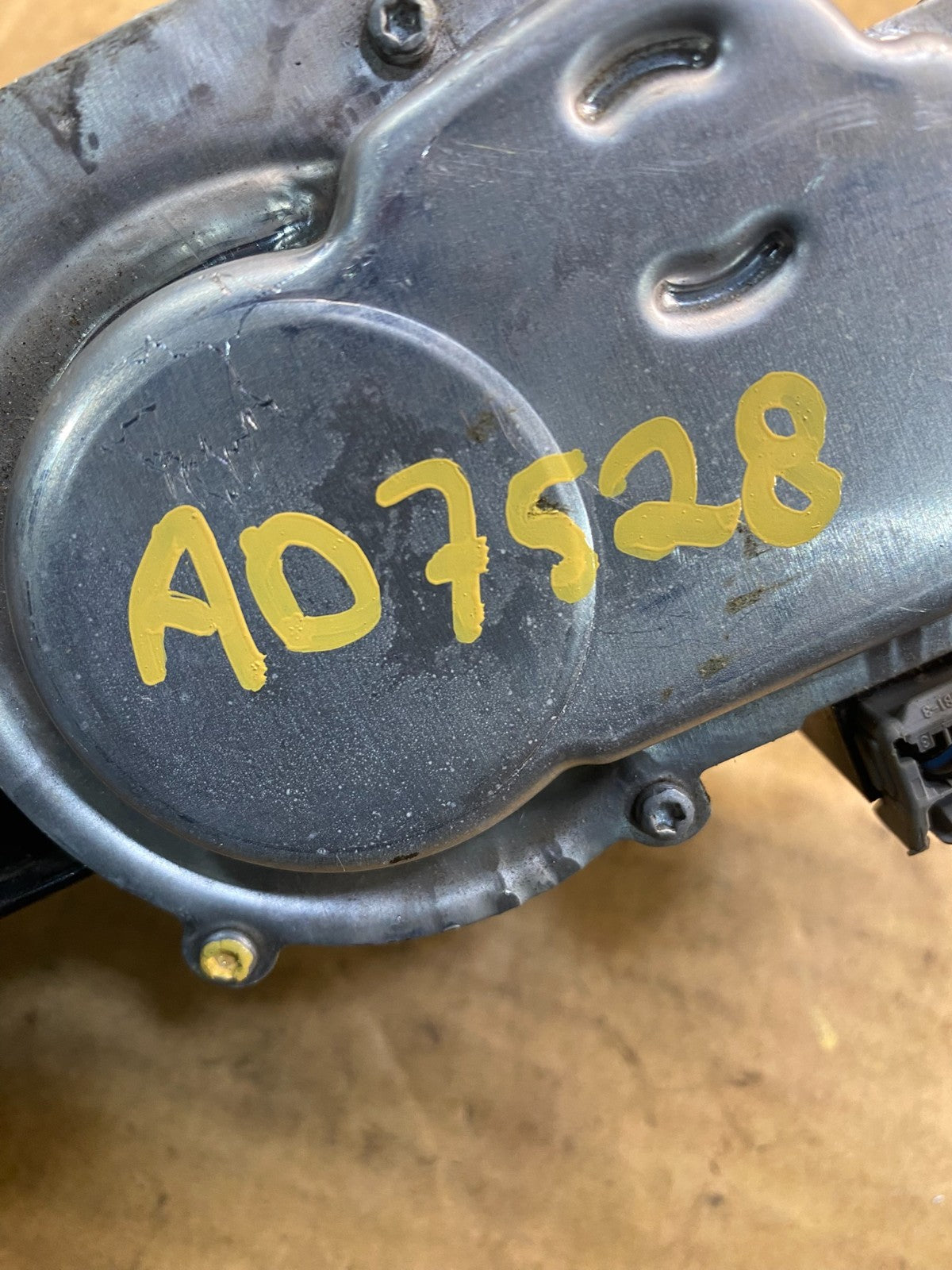 2008-2016 Volvo V70 XC60 XC70 Tailgate Back Door Rear Wiper Motor Wiper AD75286