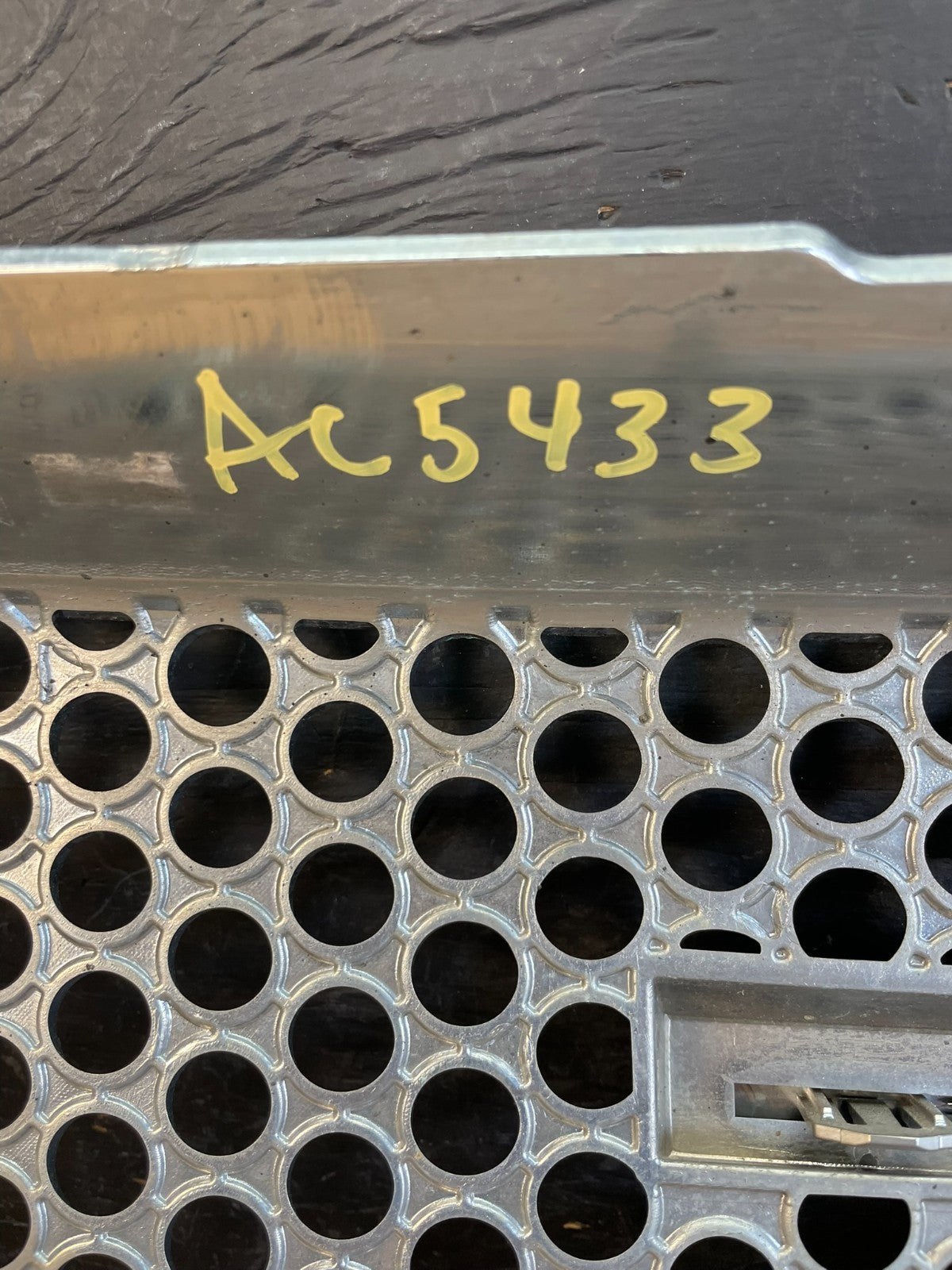 2011 to 2012 GMC Acadia Denali Front Upper Grill Grille AC5433 DG6