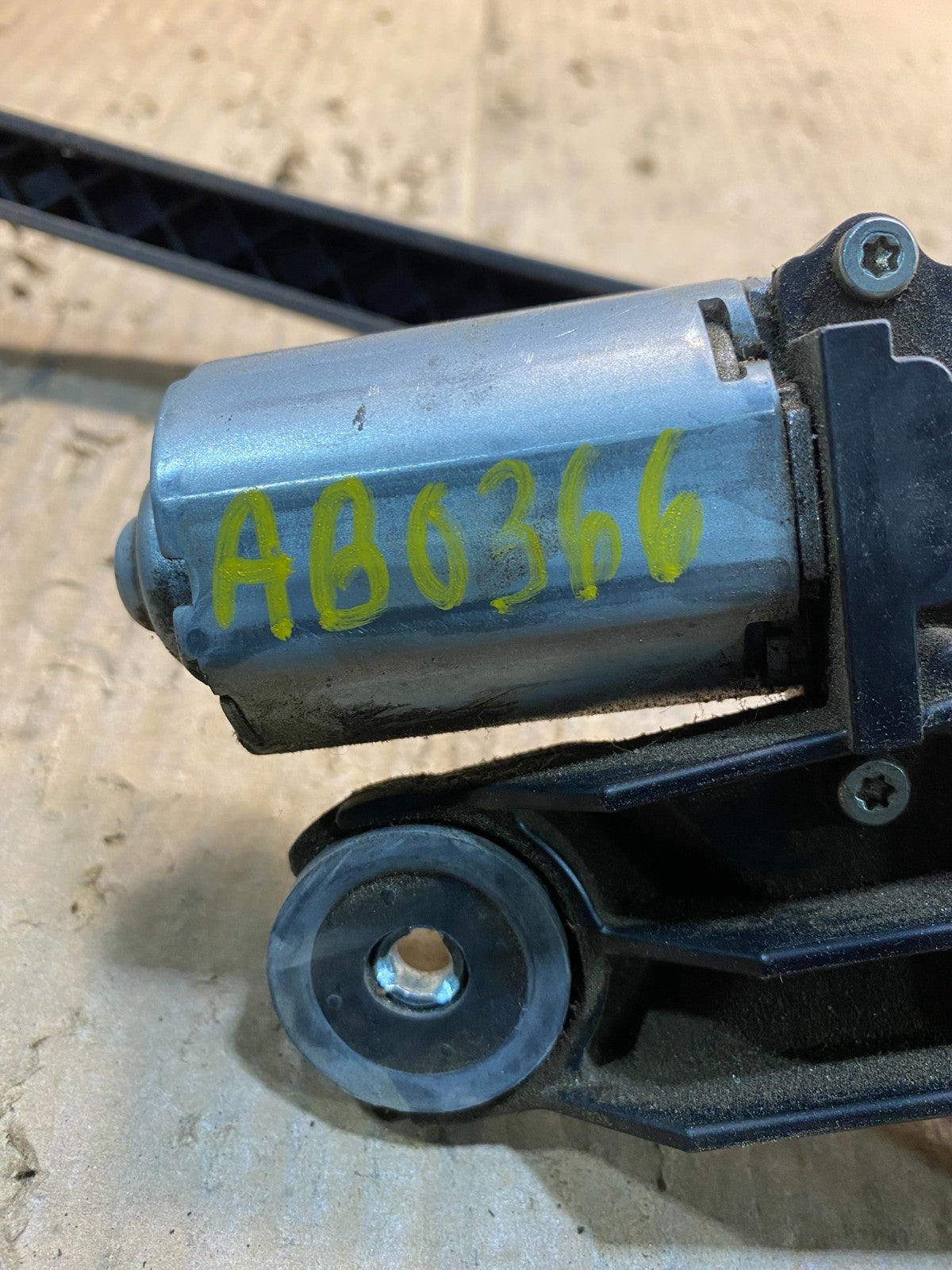 2004 to 2009 Mazda 3 Windshield Rear Wiper Motor ab0366 DG7