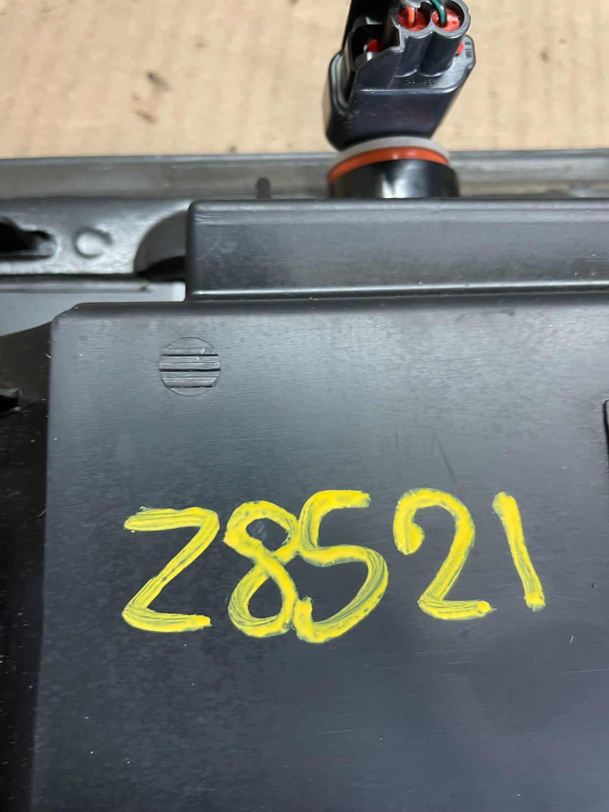 2003 to 2006 Lincoln LS Rear License Plate Trim Panel OEM Z8521 DG9