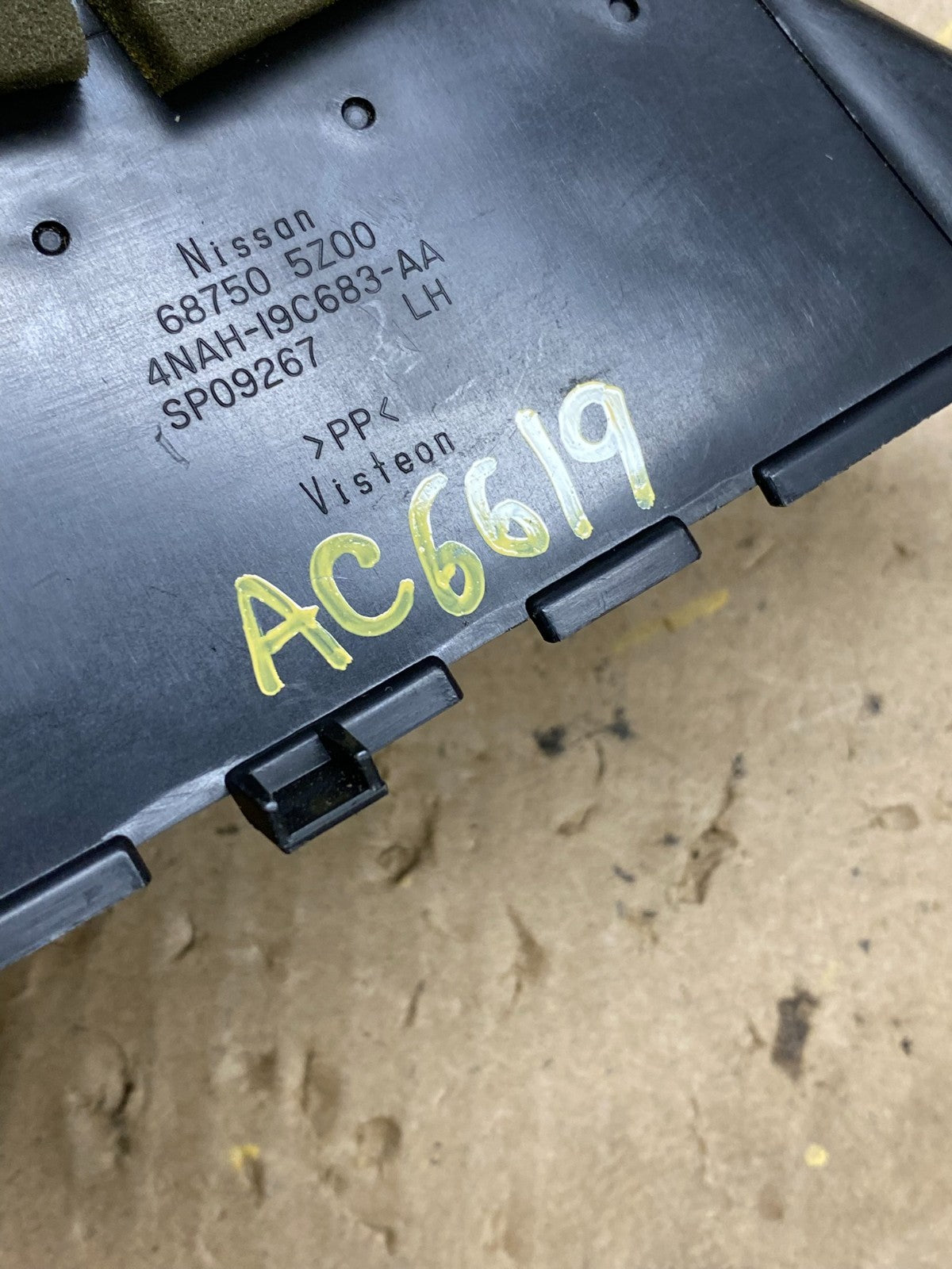 2004-2006 Nissan Quest Center Dash Vents Ac Air Vent Trim Panel Bezel AC6535 DG6