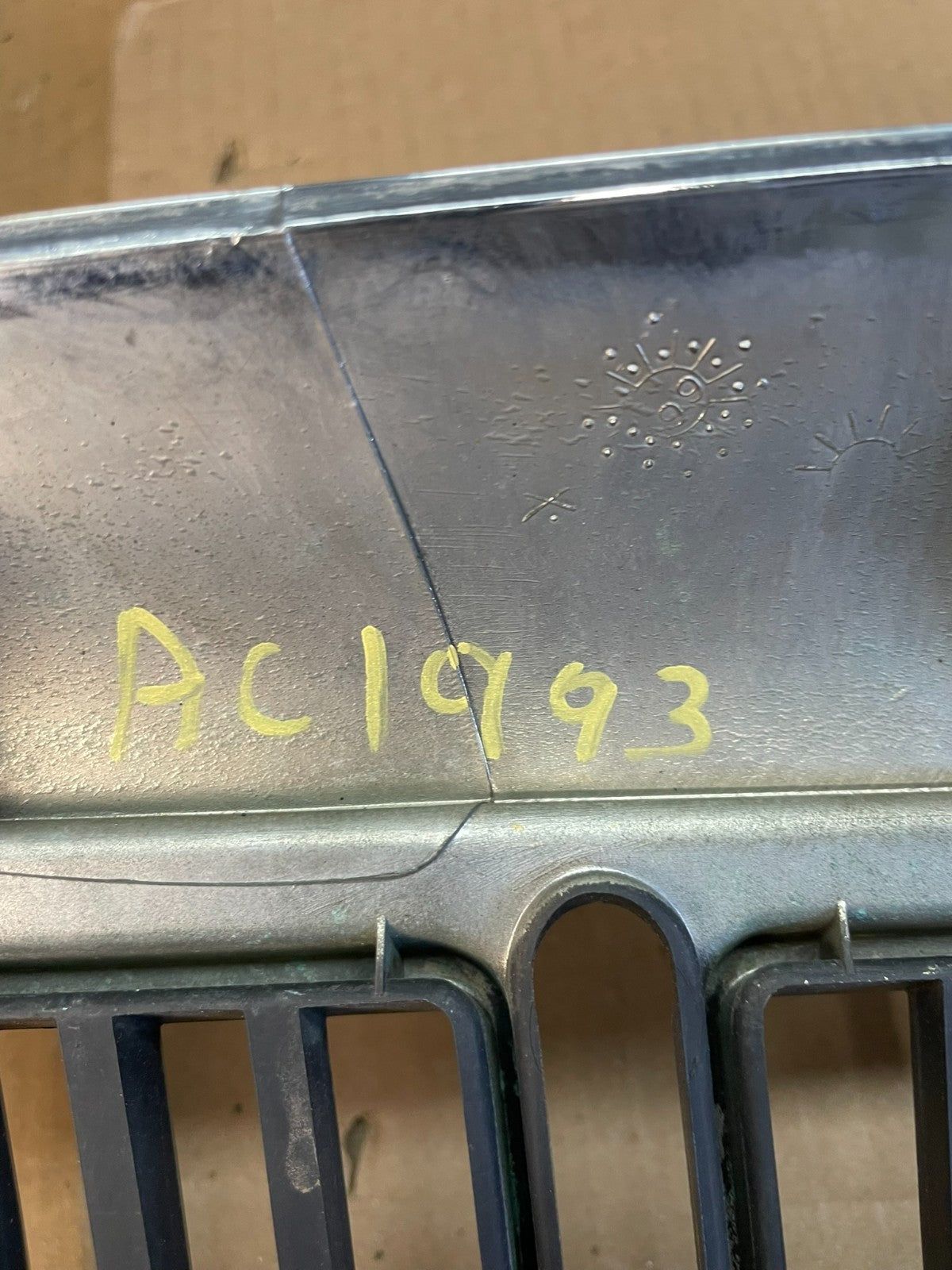 1998 to 2002 Mercury Grand Marquis Front Upper Grill Grille OEM AC1993 DG7