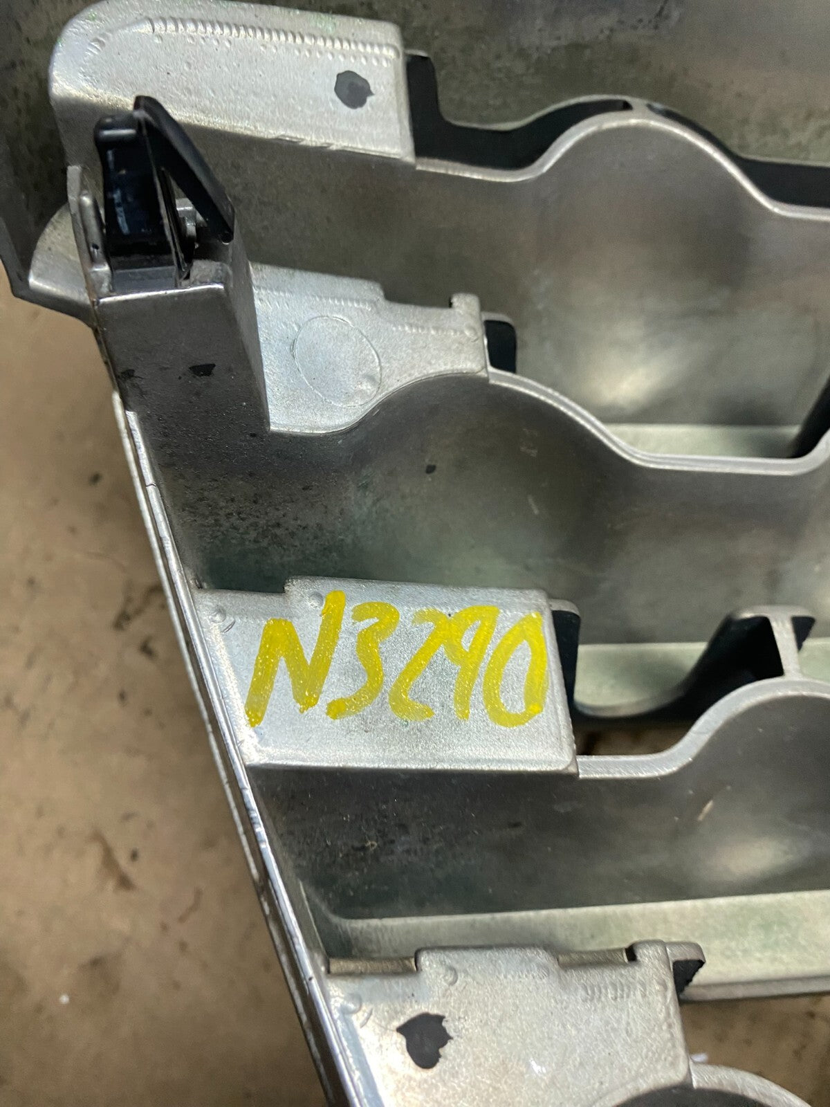2003 2004 2005 Infiniti FX35 Grill Grille W/ Emblem N3290 DG10