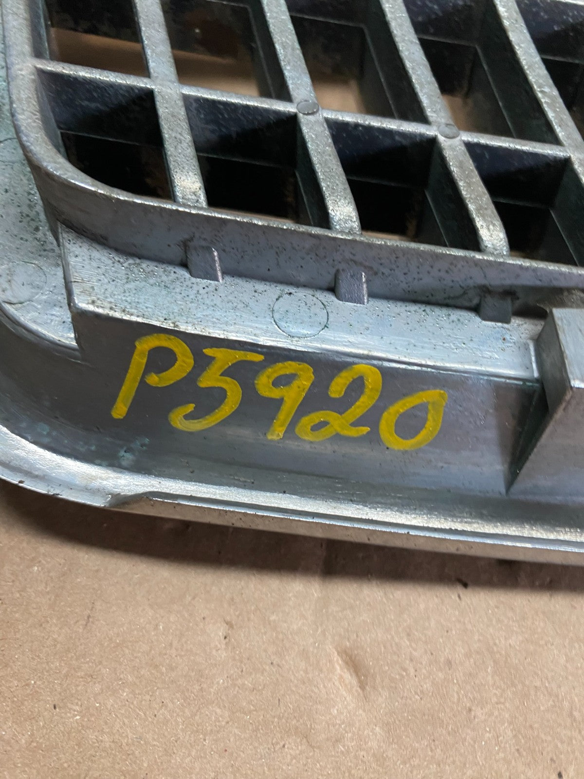 1996 to 1999 Infiniti i30 Front Upper Grill Grille OEM OEM P5920 DG12