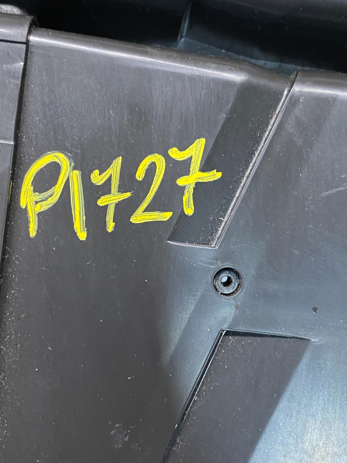 2007 to 2010 Saturn Outlook Dashborad Center Air Vent OEM p1727 DG7