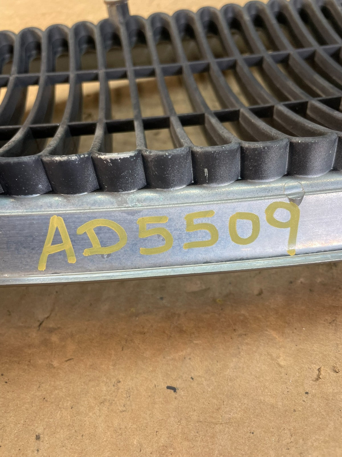 2000 to 2005 Buick Lesabre Front Chrome Upper Grill Grille AD5509 DG6