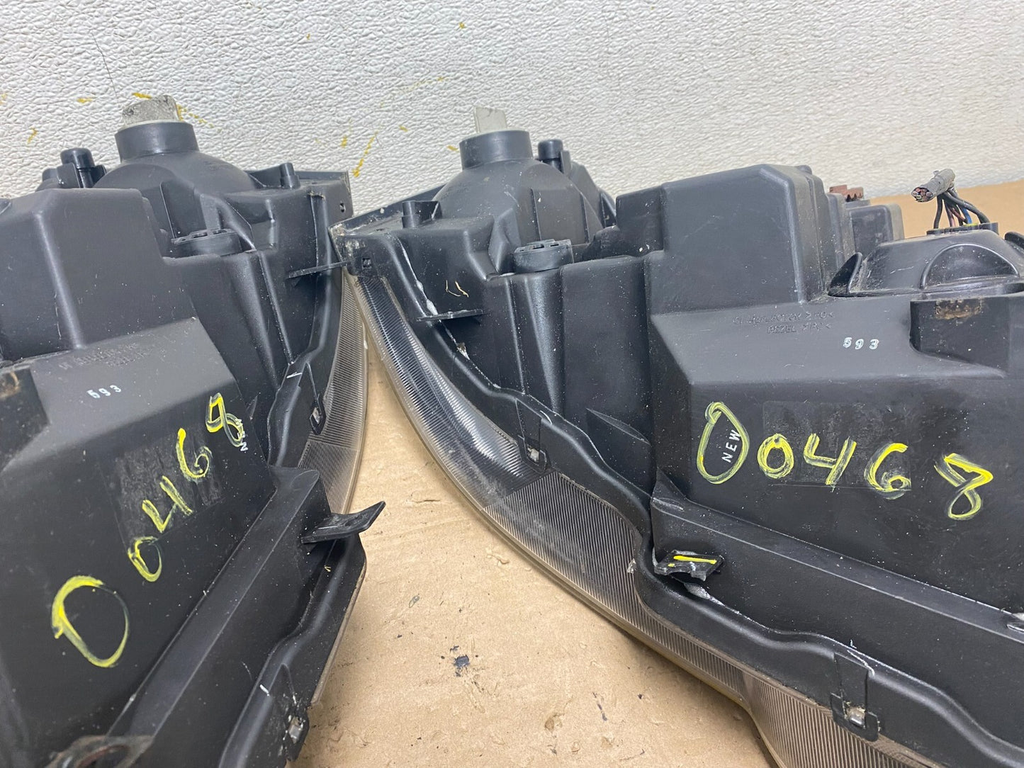 2004-2005 Land Rover Freelander Left+Right Side Halogen Headlights OEM O0468 DW13